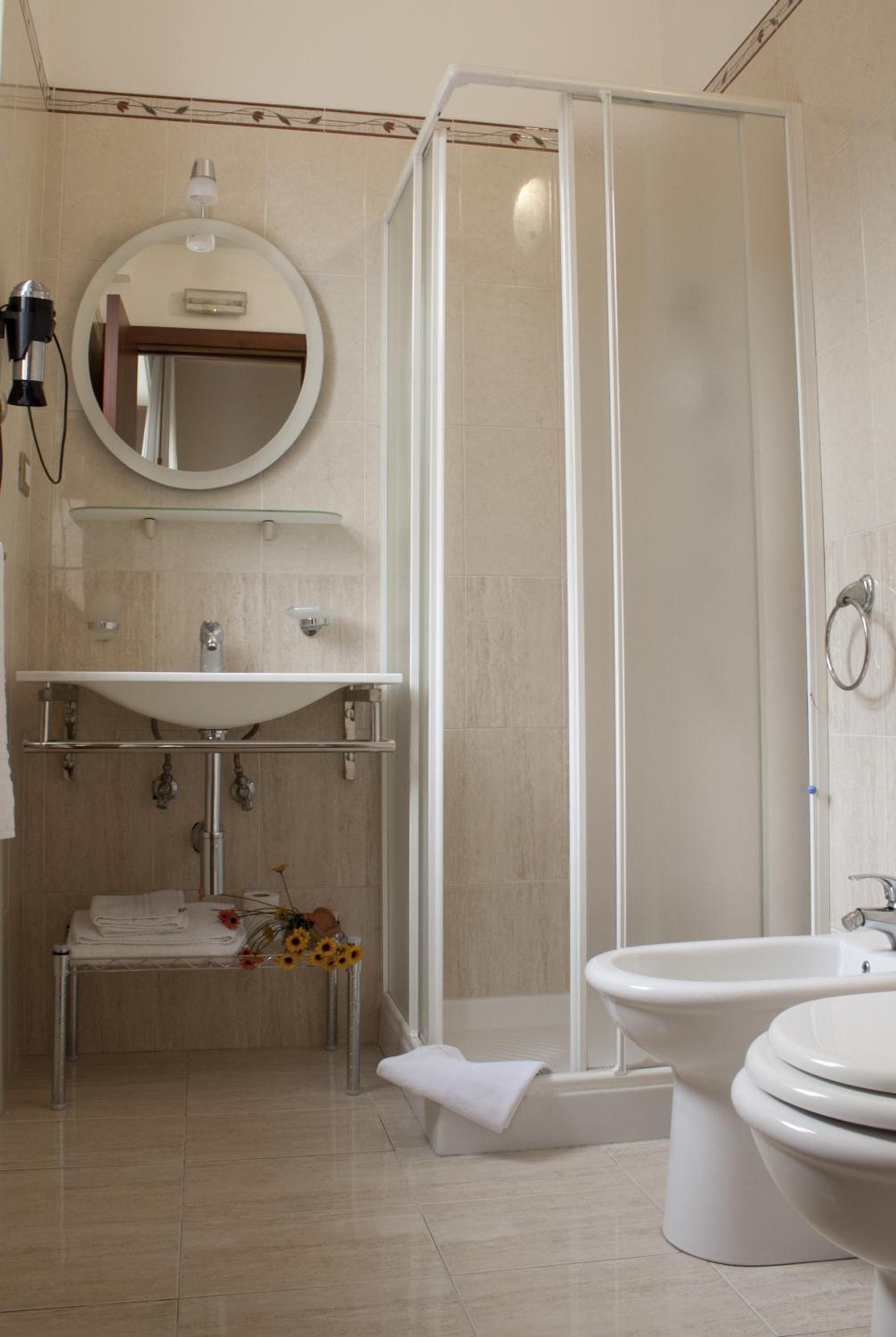 Triple Room with Balcony - Photo 16