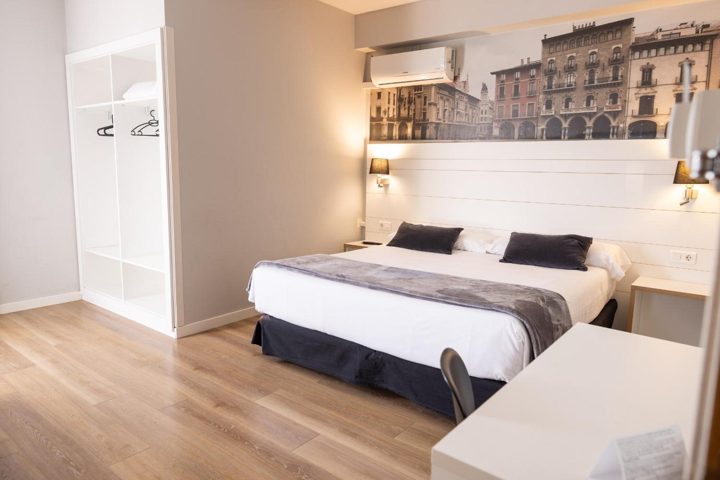 Suite - Photo 1