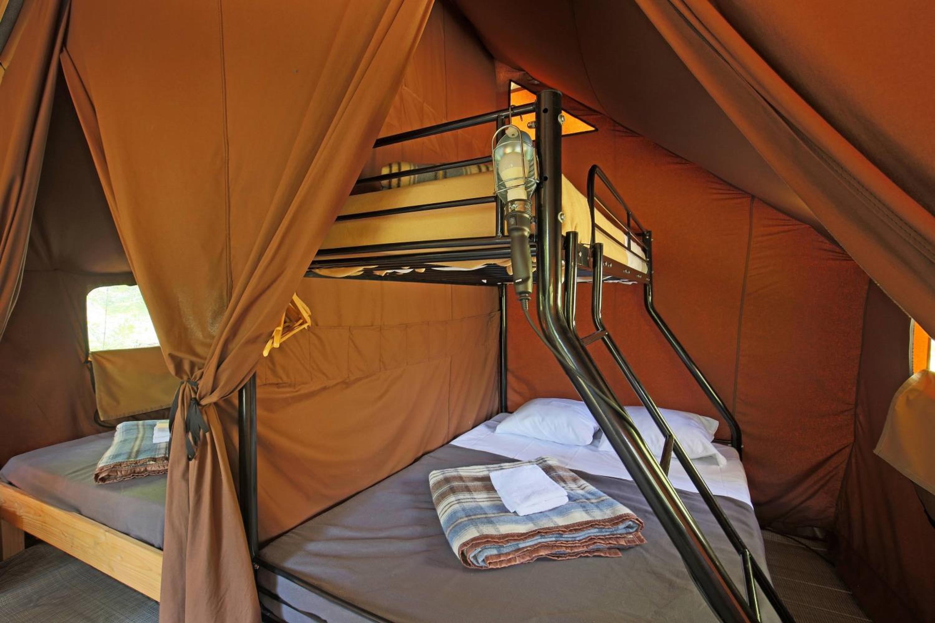 Canadian Tent (5 People) photo 1