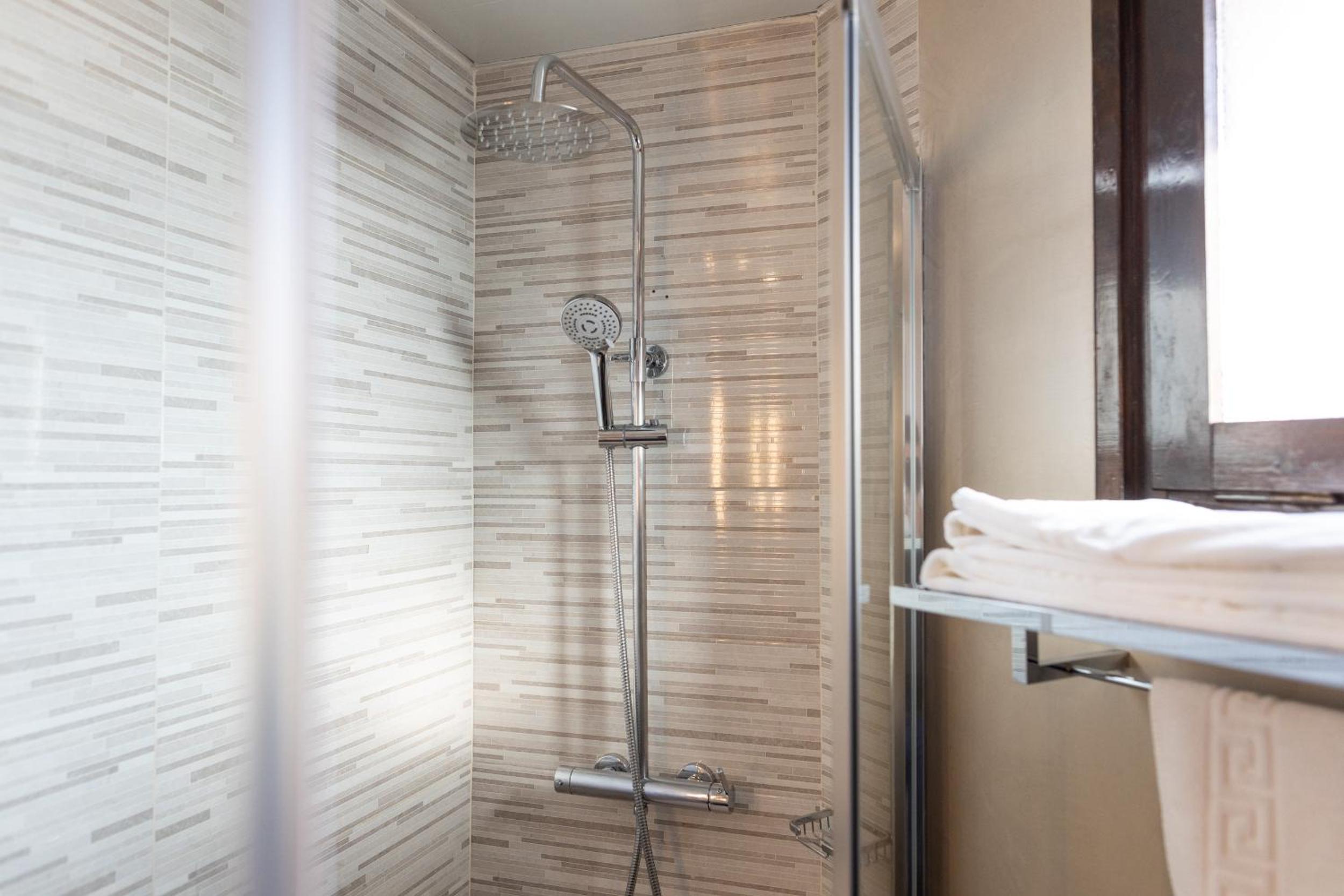 Quadruple Room - Photo 3