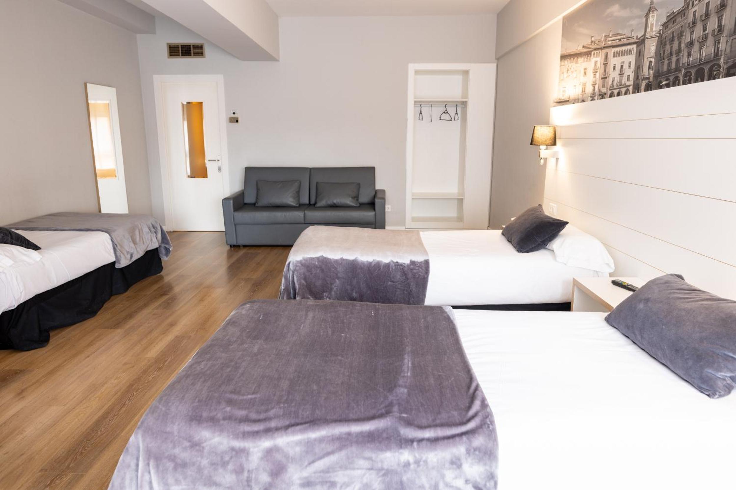 Quadruple Room - Photo 4