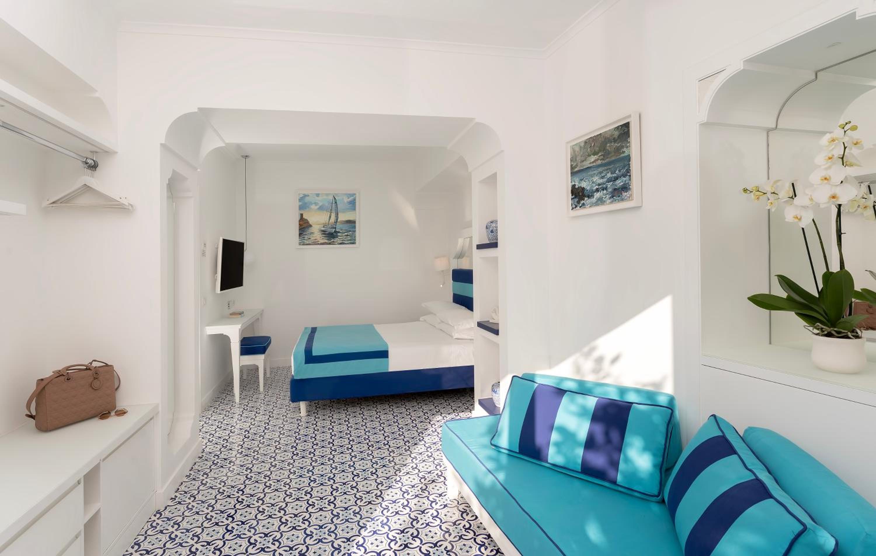 Double Room with Patio thumbnail 6