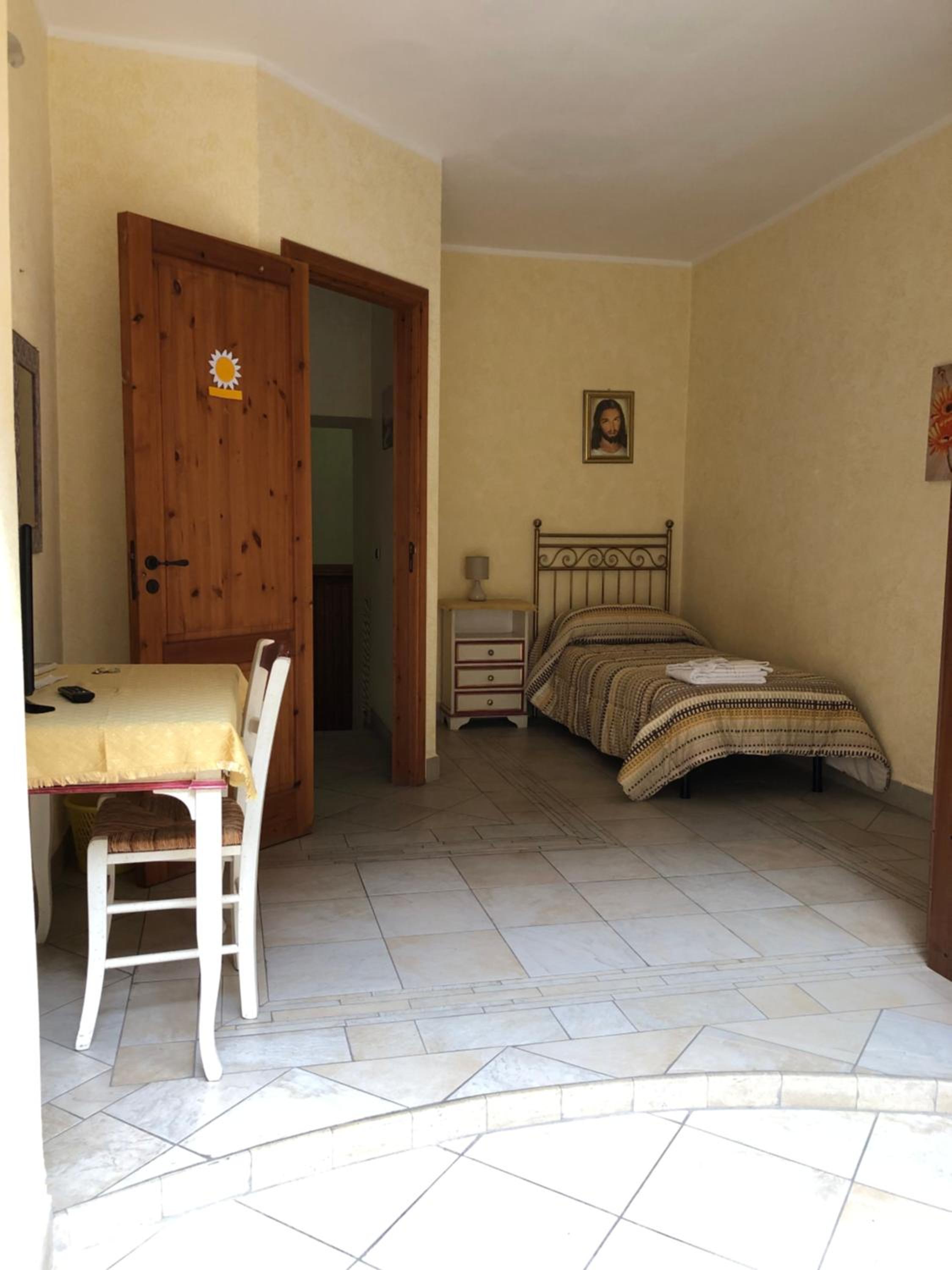 Single Room photo 1