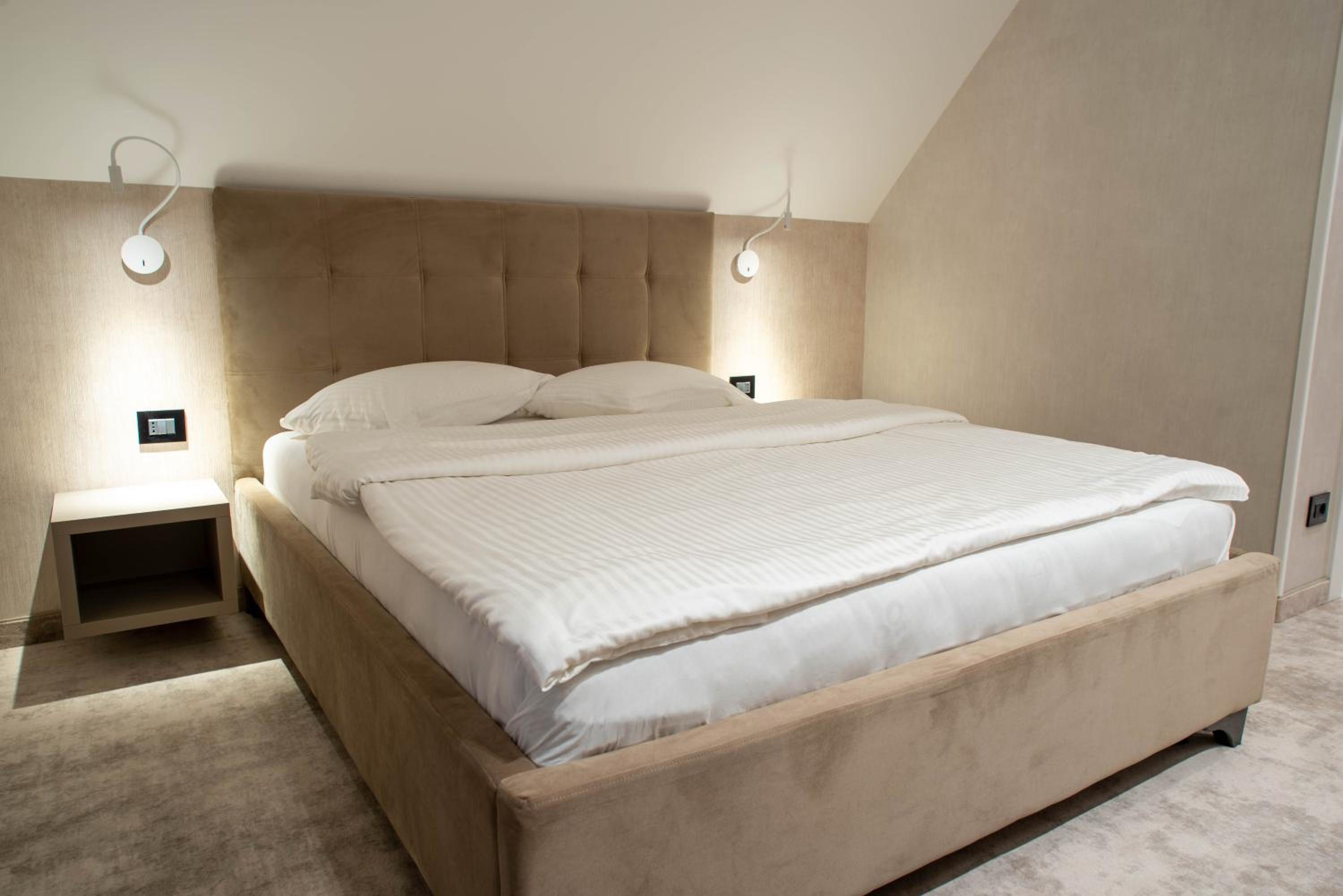 Superior Deluxe Double or Twin Room  - Photo 23
