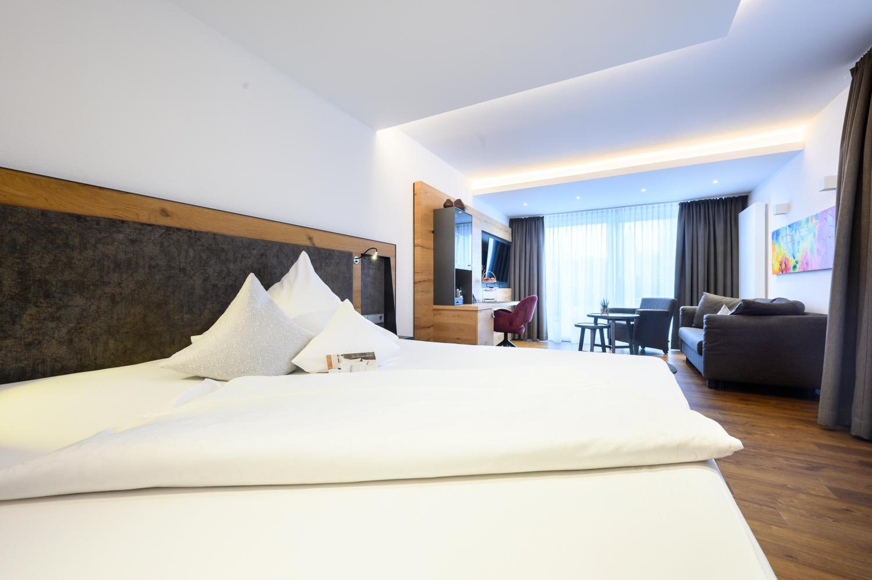 Deluxe Double Room Lakehouse 8