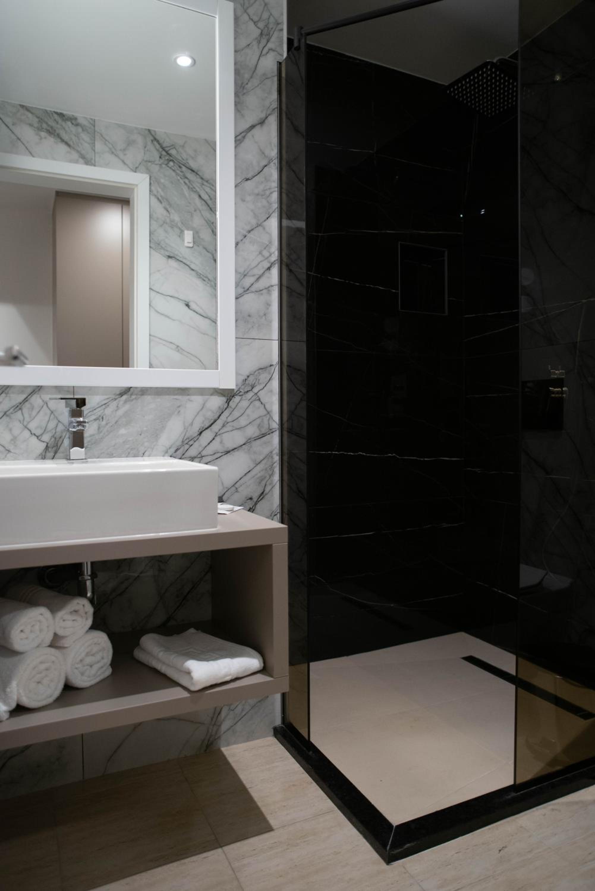 Superior Double or Twin Room - Photo 29