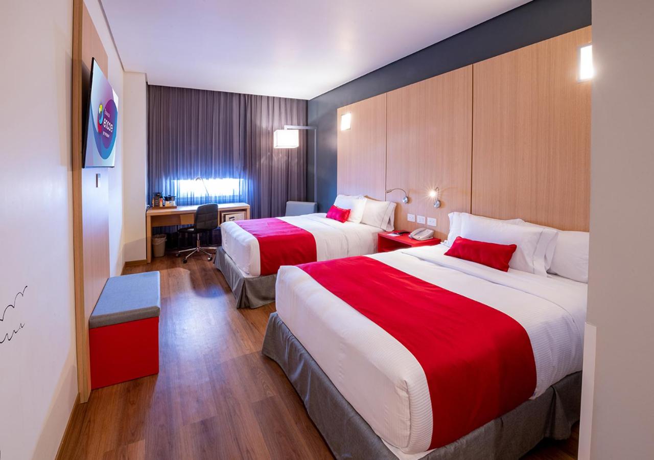 Double Room with Two Double Beds - Non-Smoking - Photo 2