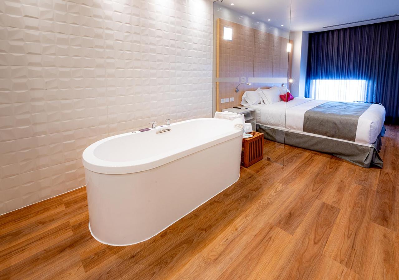 Relax King Suite -  Non-Smoking - Photo 2