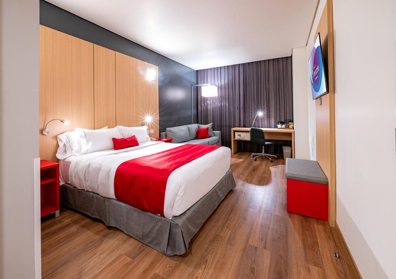 1 Queen Bed, Mobility Accessible Room, Roll-In Shower, Non-Smoking - Photo 3