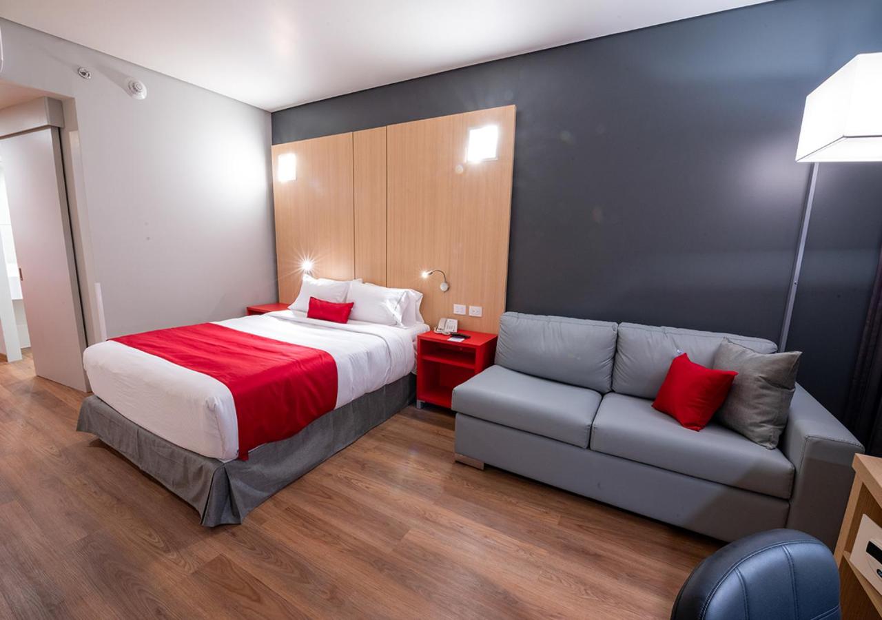 1 Queen Bed, Mobility Accessible Room, Roll-In Shower, Non-Smoking - Photo 1
