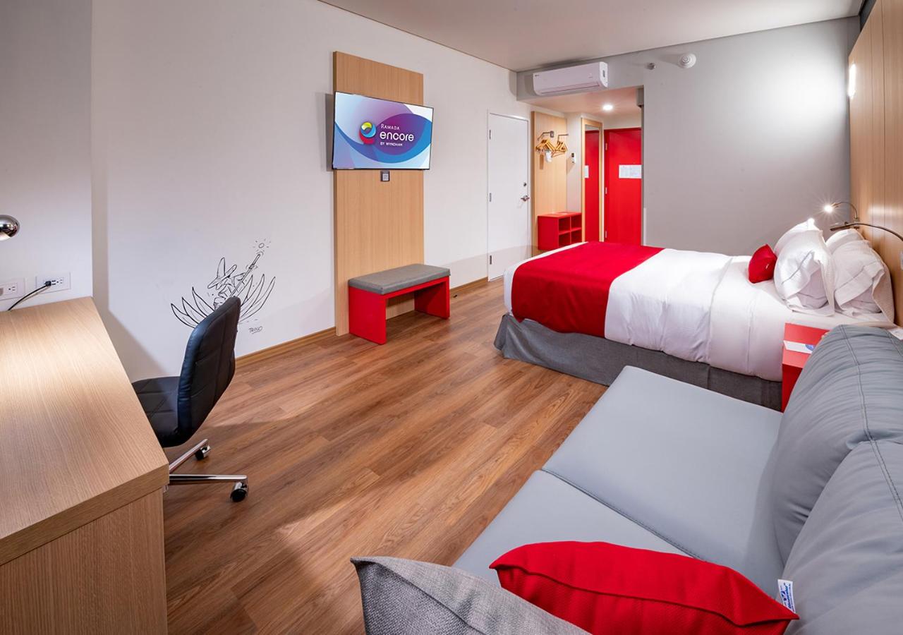 1 Queen Bed, Mobility Accessible Room, Roll-In Shower, Non-Smoking - Photo 4