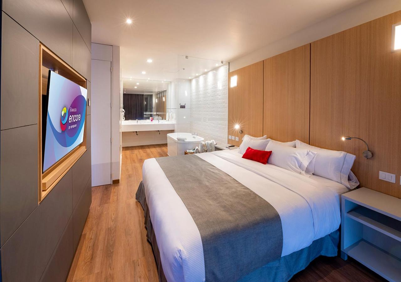 Relax King Suite -  Non-Smoking - Photo 4