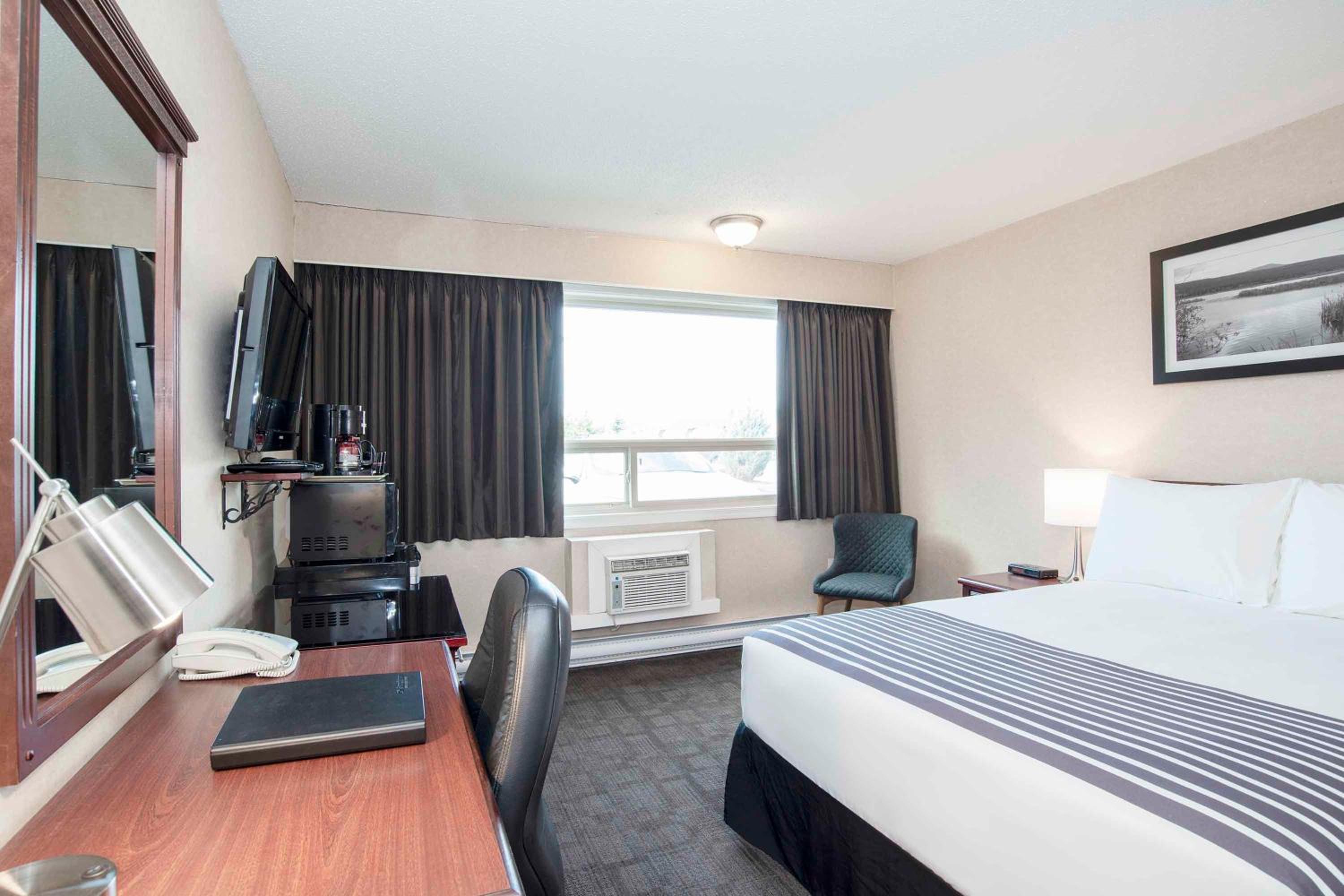 Standard Room, 1 Queen Bed