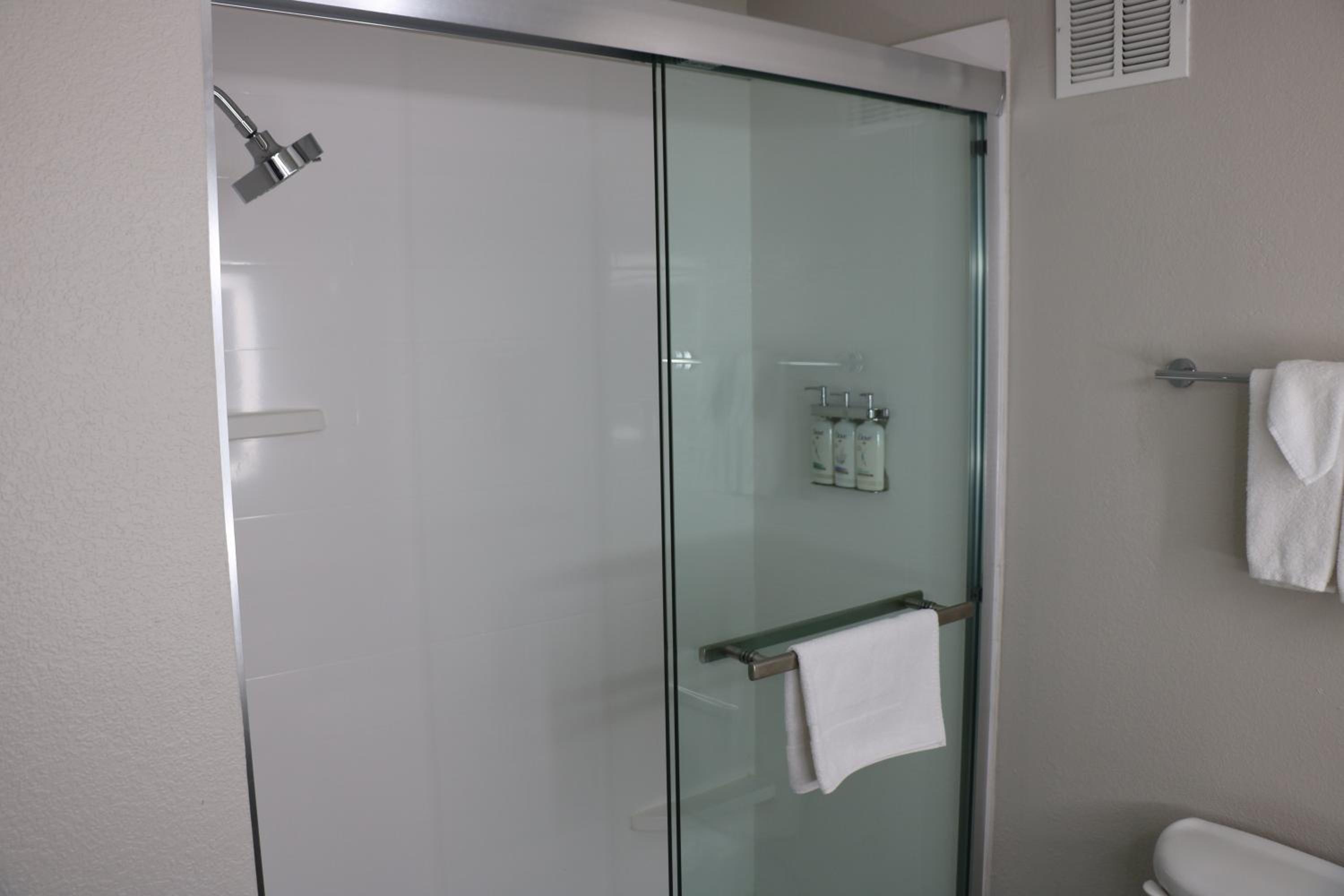 Standard King Room - Photo 5