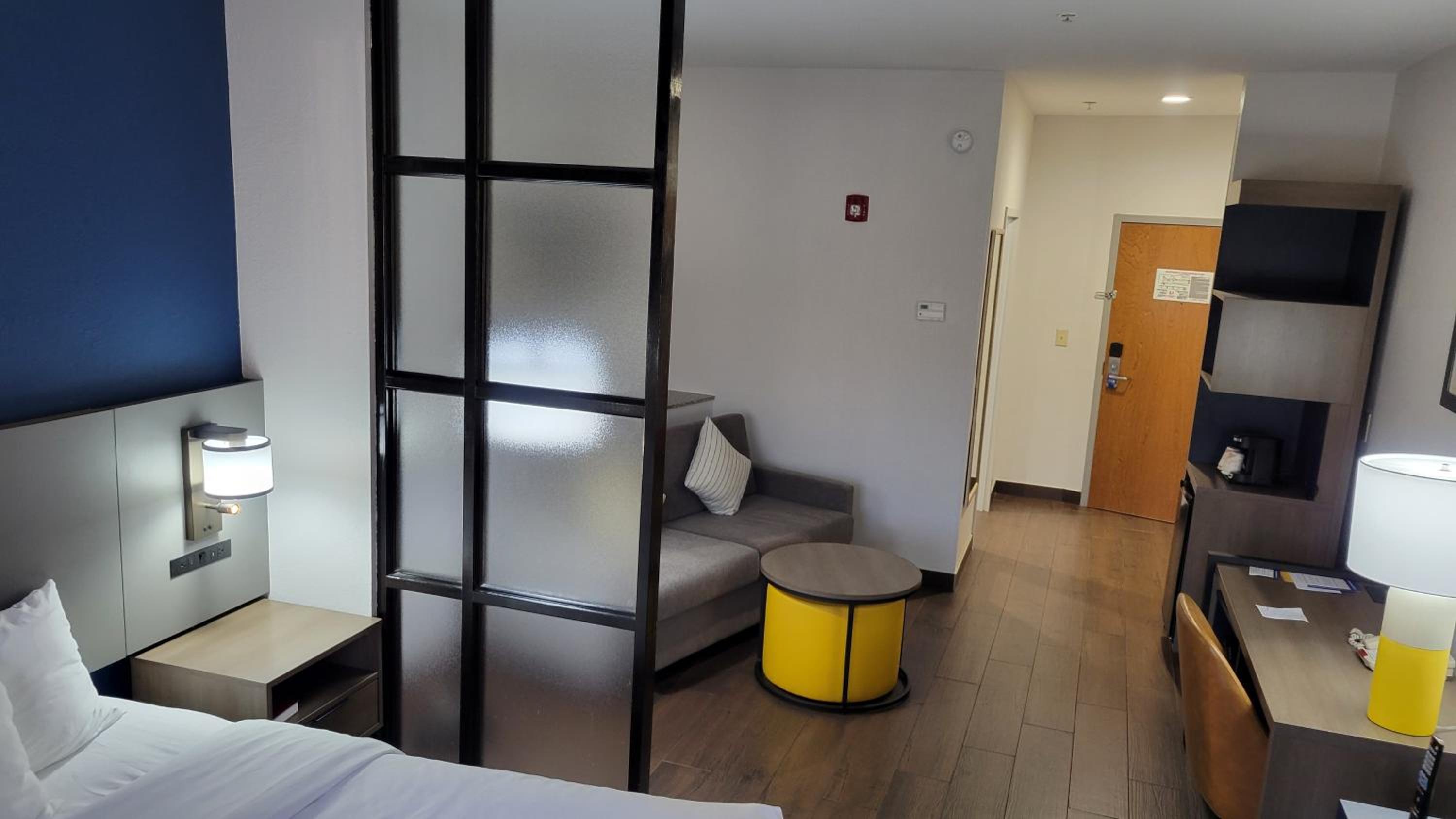 King Suite - Non-Smoking - Photo 20
