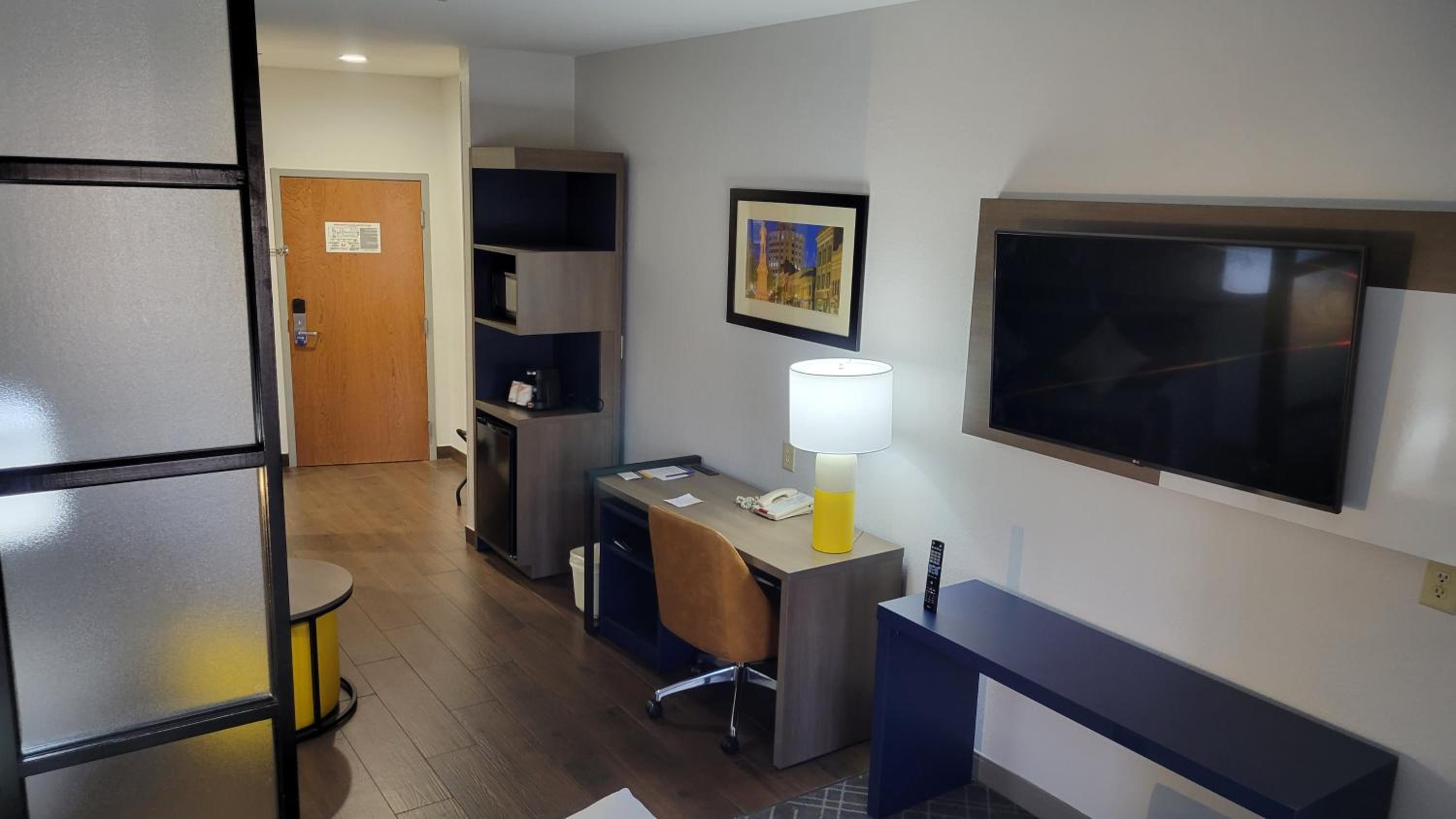 King Suite - Non-Smoking - Photo 17