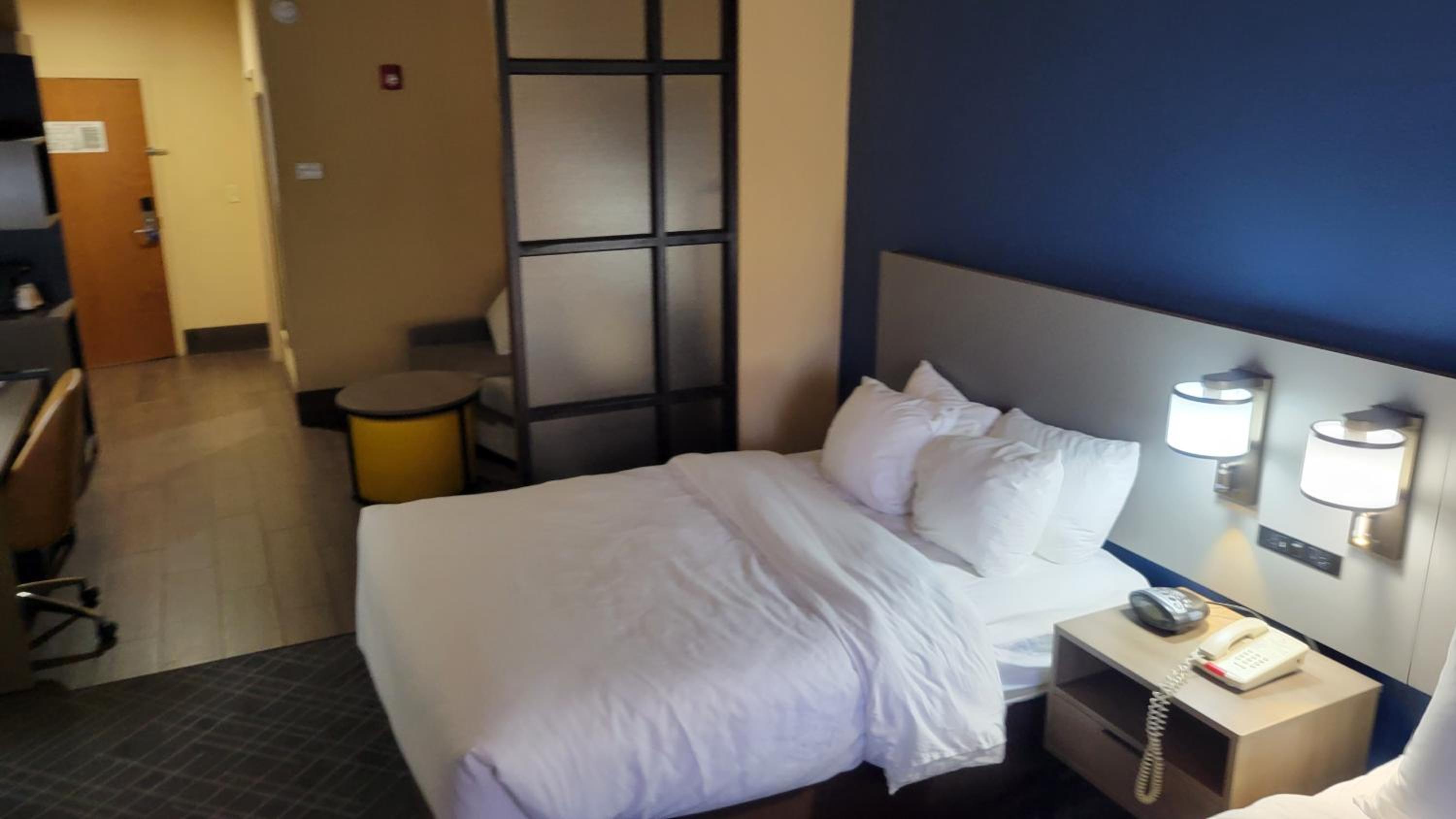 King Suite - Non-Smoking - Photo 14
