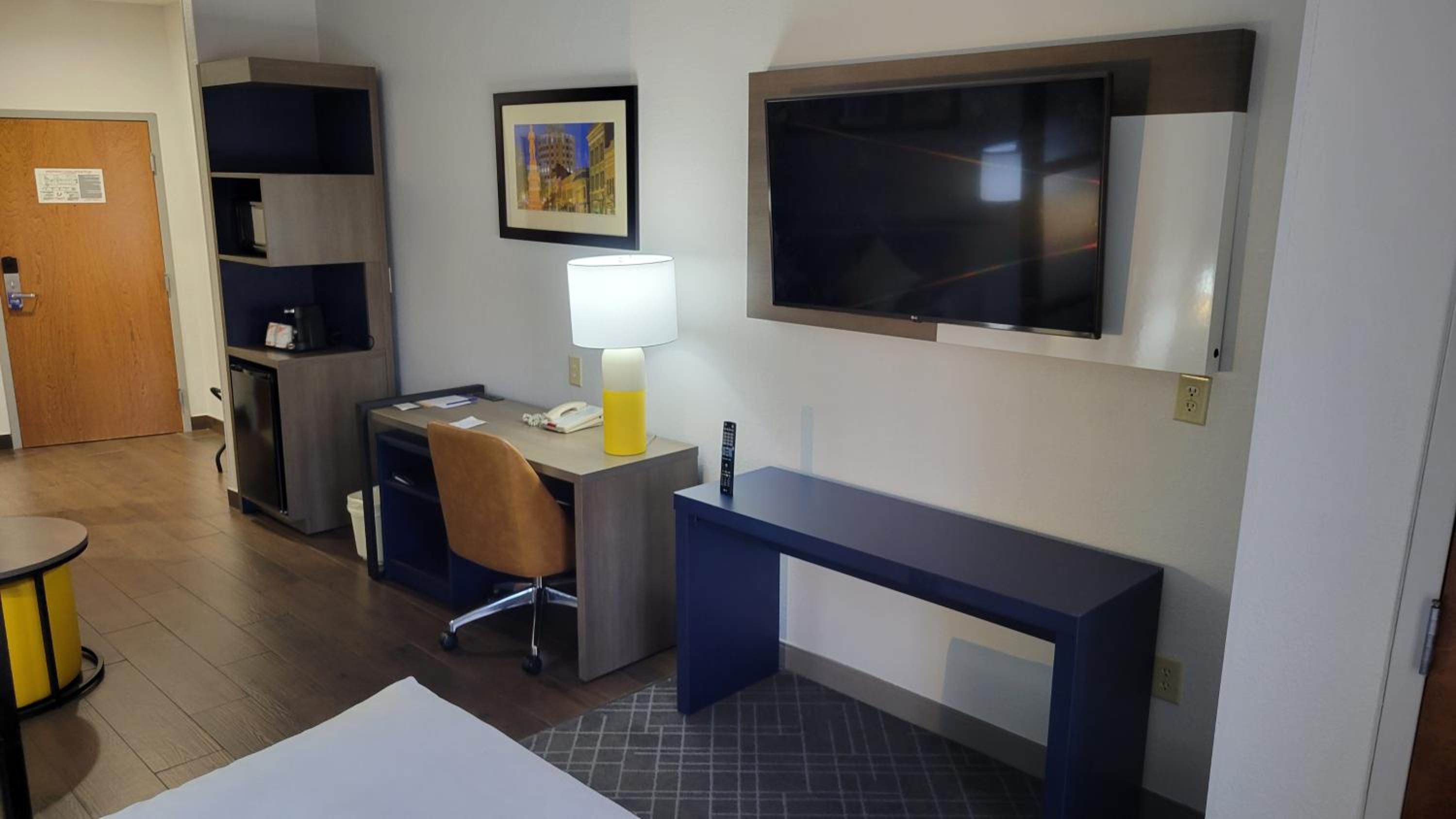 King Suite - Non-Smoking - Photo 23