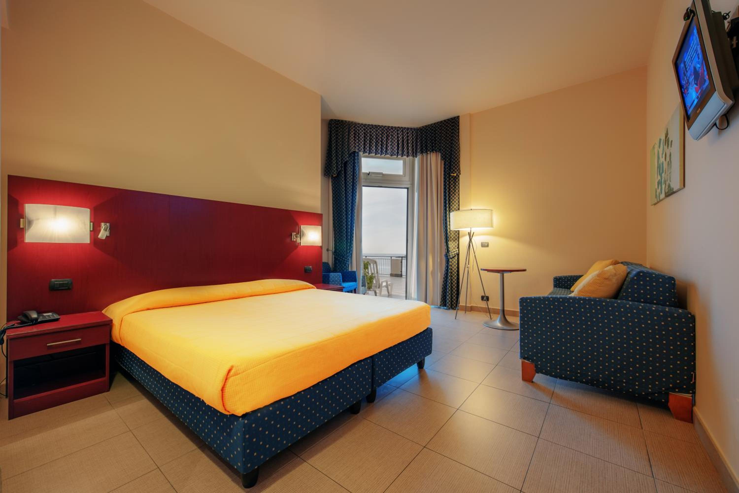 Superior Double Room with Sea View - Photo 4