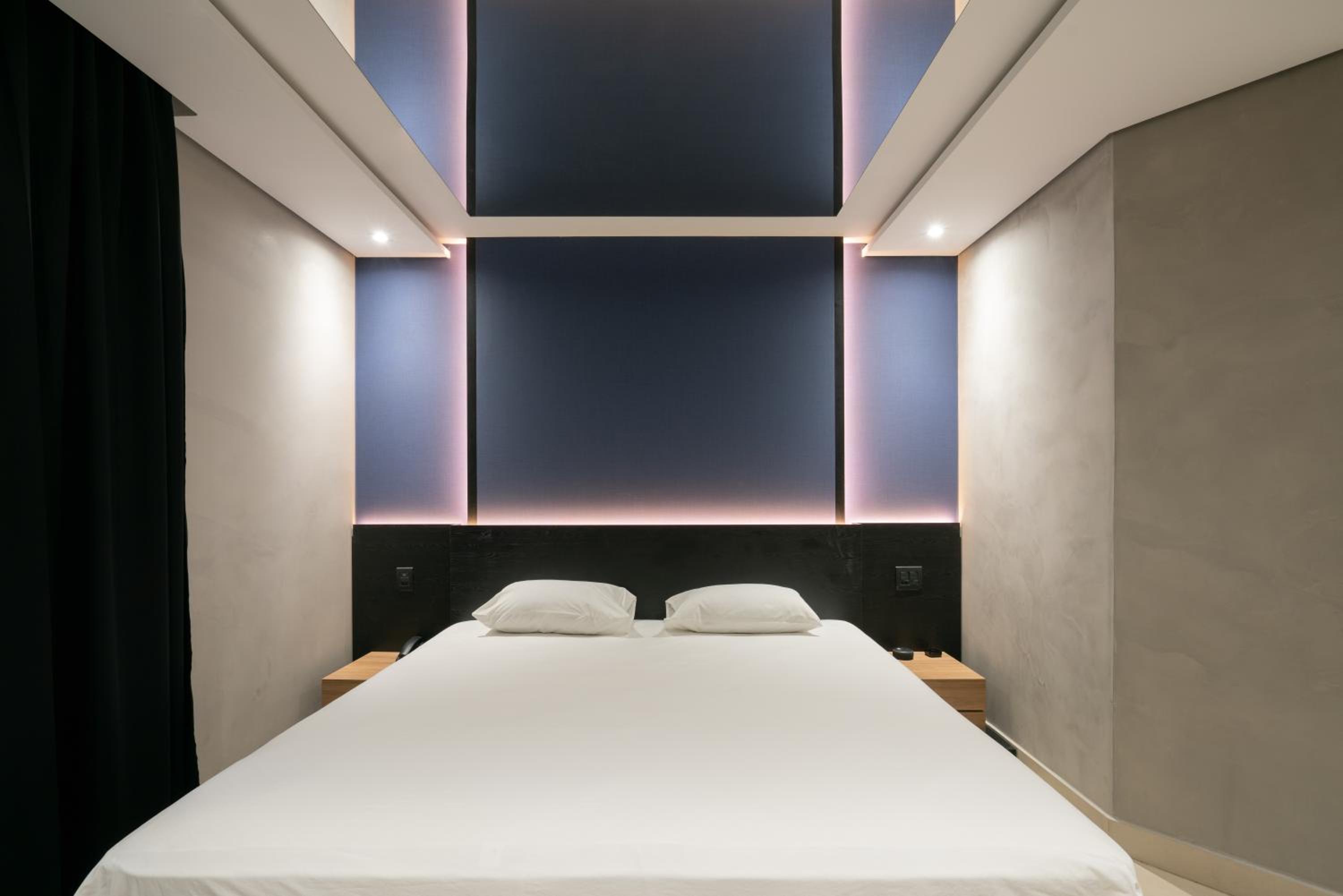 Suite - Photo 1