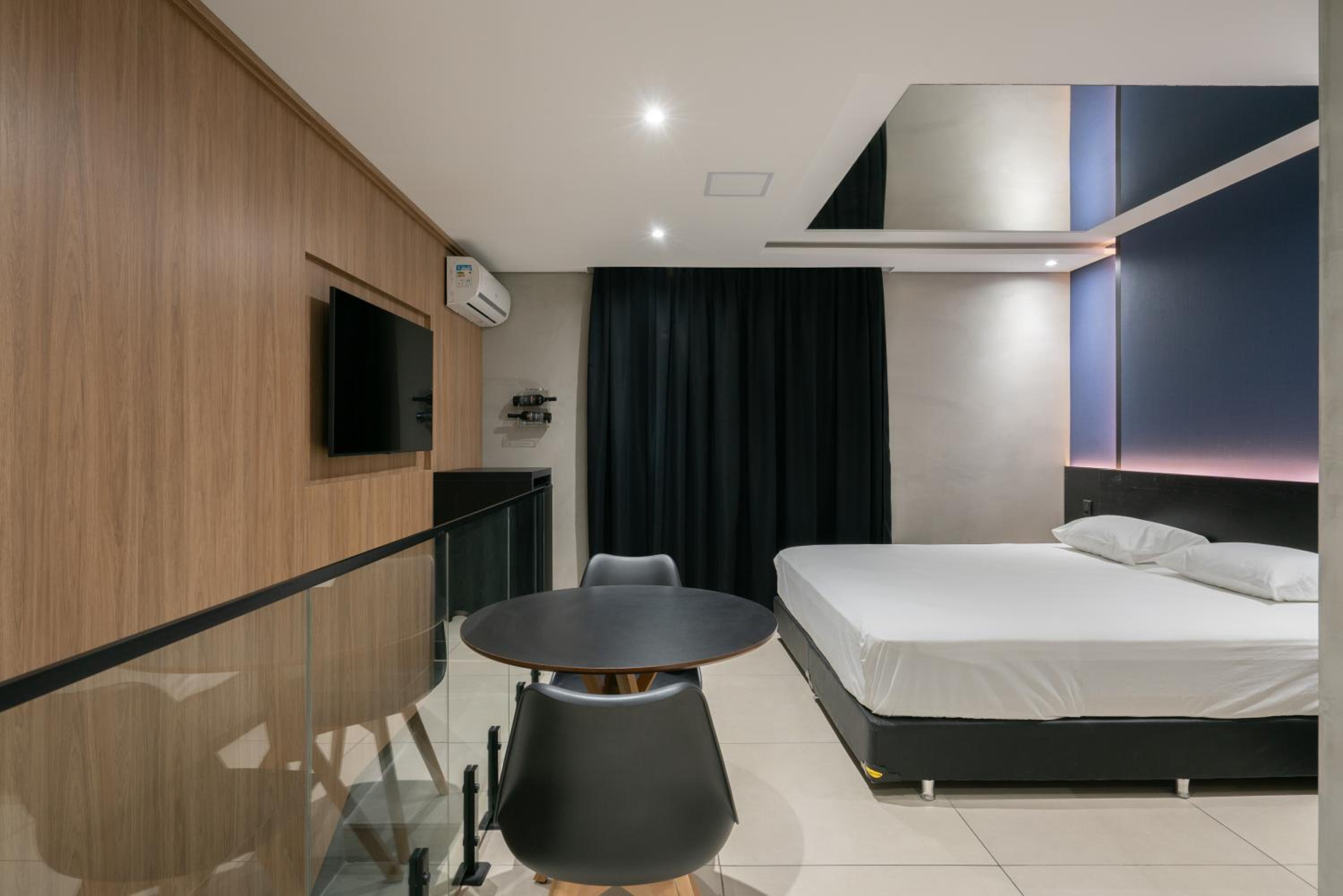 Suite - Photo 3