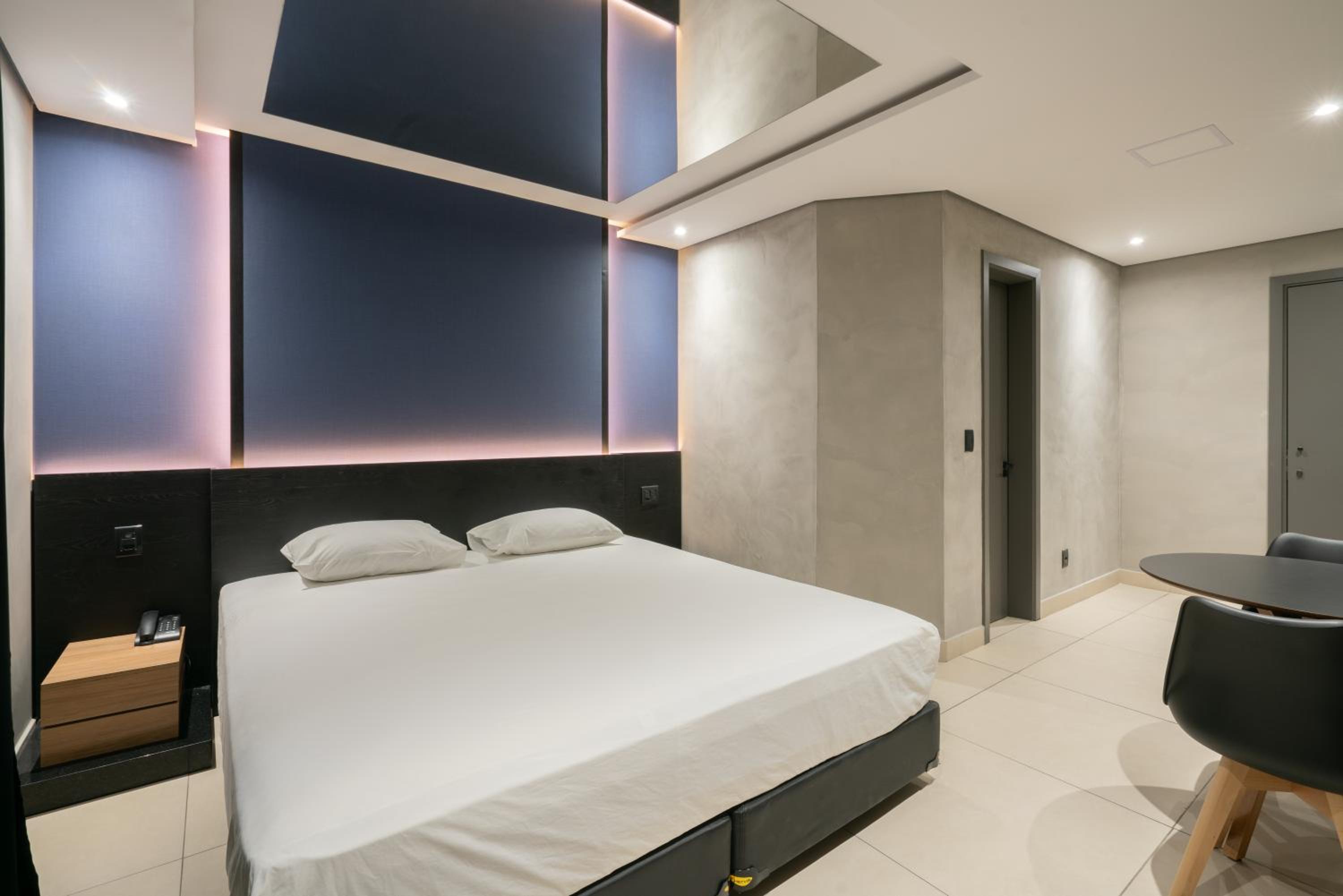 Suite - Photo 5