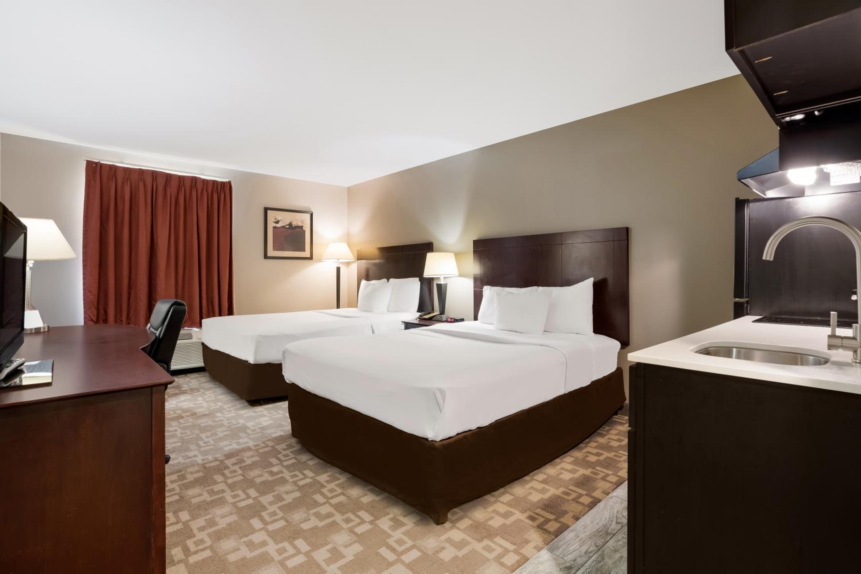 Standard Queen Room with Two Queen Beds - Non Smoking  - Photo 4