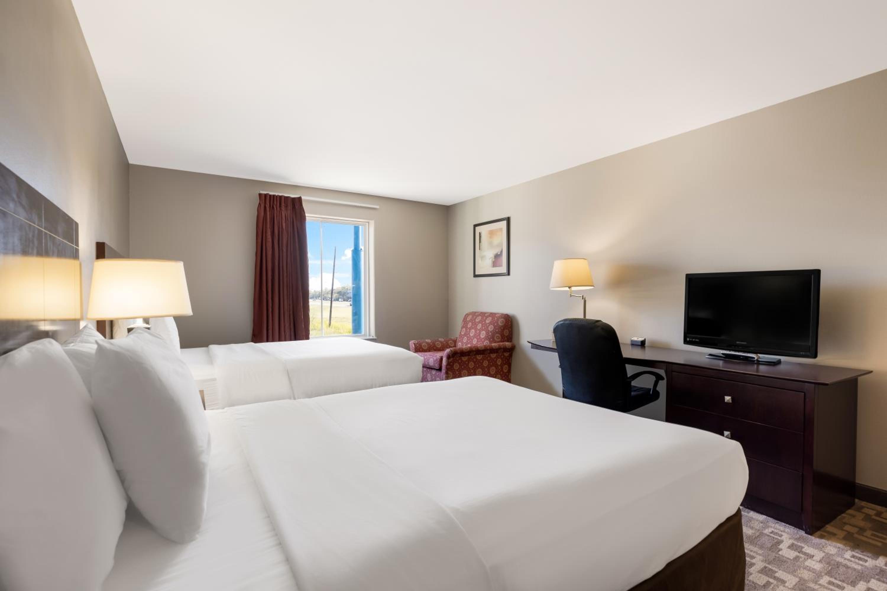 2 Queen Beds, Suite, Nonsmoking, Accessible, Kitchenette - Photo 5