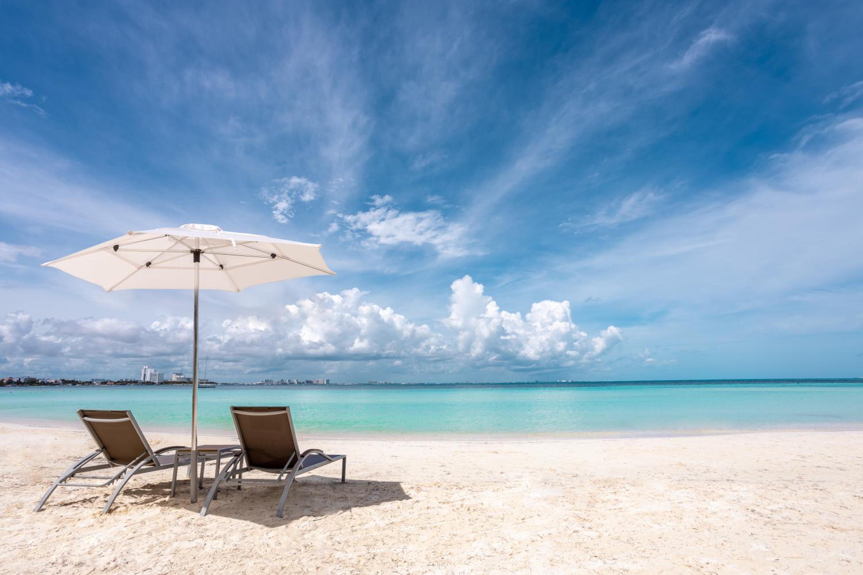 Premium King Balcony Ocean Front thumbnail 5