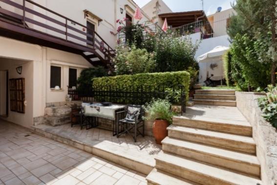 Apartment with Balcony photo 3