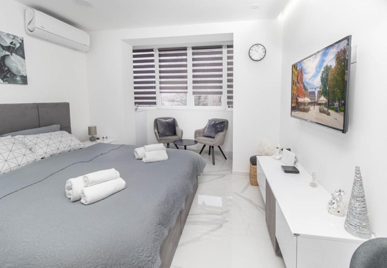 One-Bedroom Apartment - Photo 32