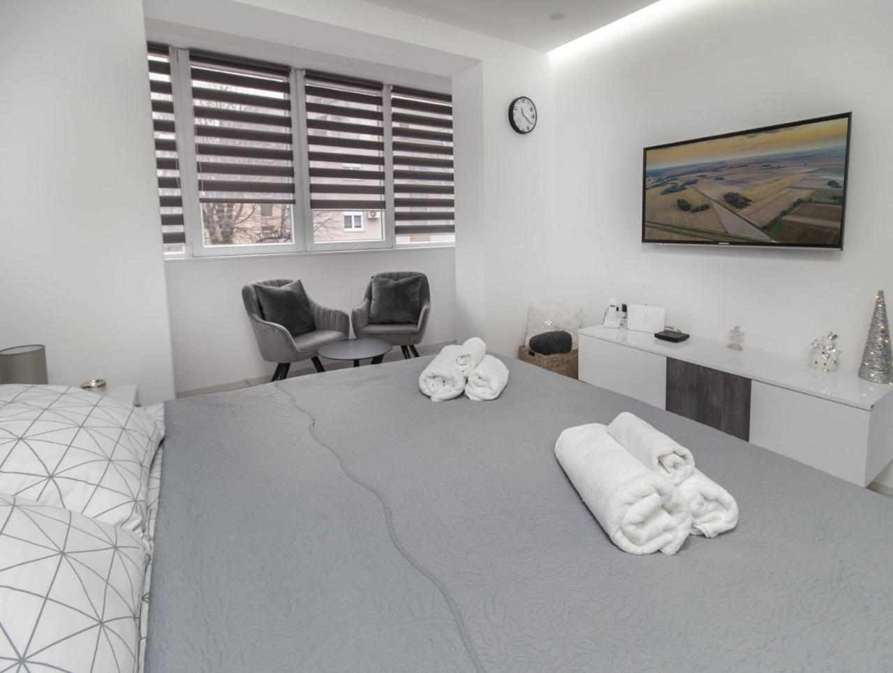 One-Bedroom Apartment - Photo 29