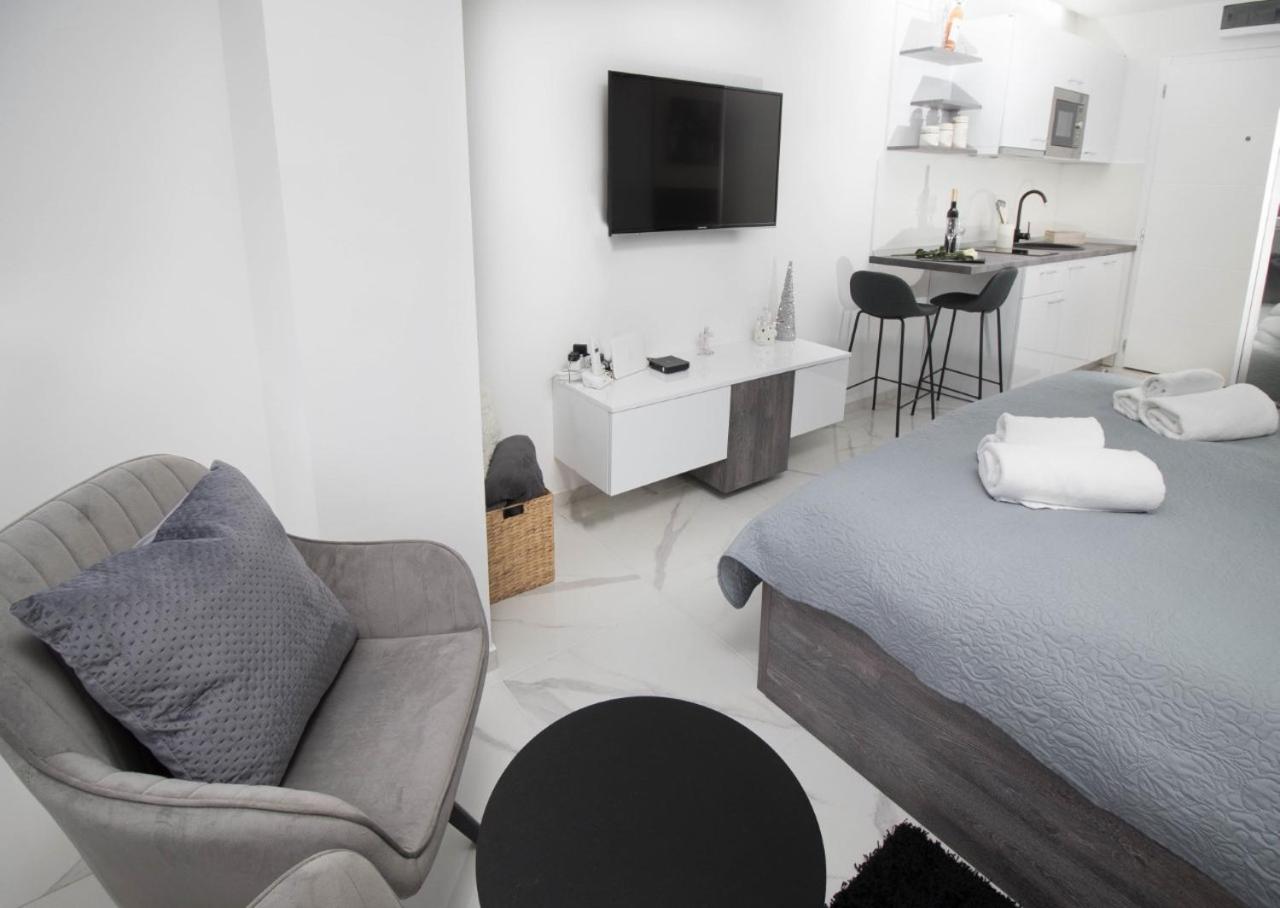 One-Bedroom Apartment - Photo 25
