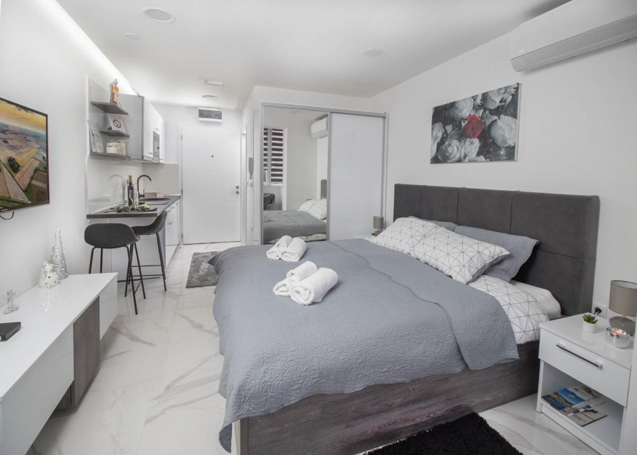 One-Bedroom Apartment - Photo 27