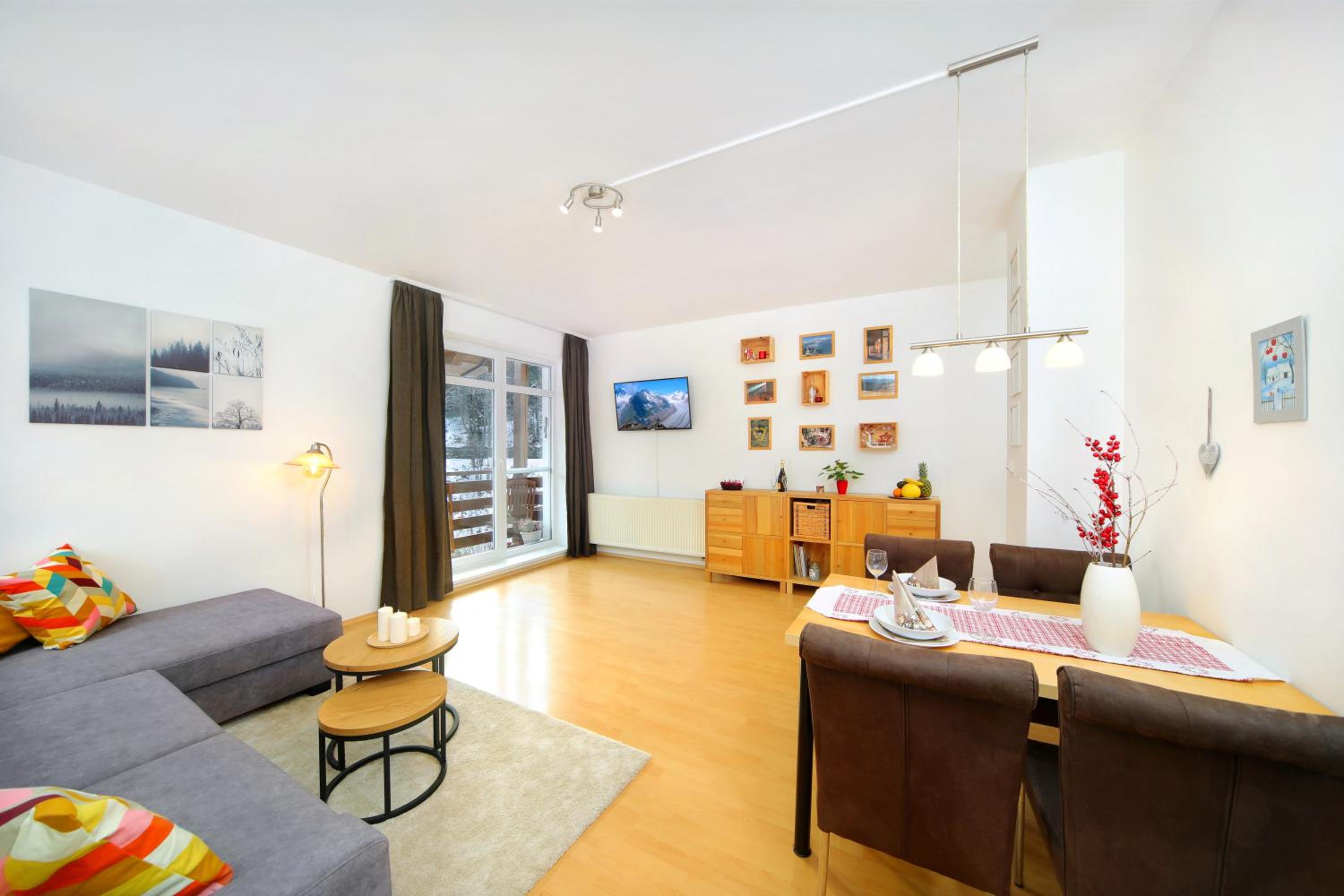 Apartment with Balcony photo 3