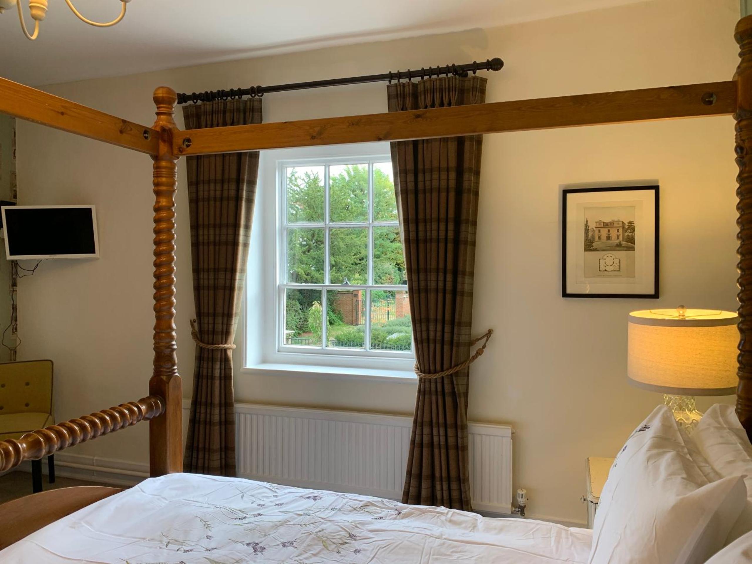 Quadruple Room with Bath photo 1