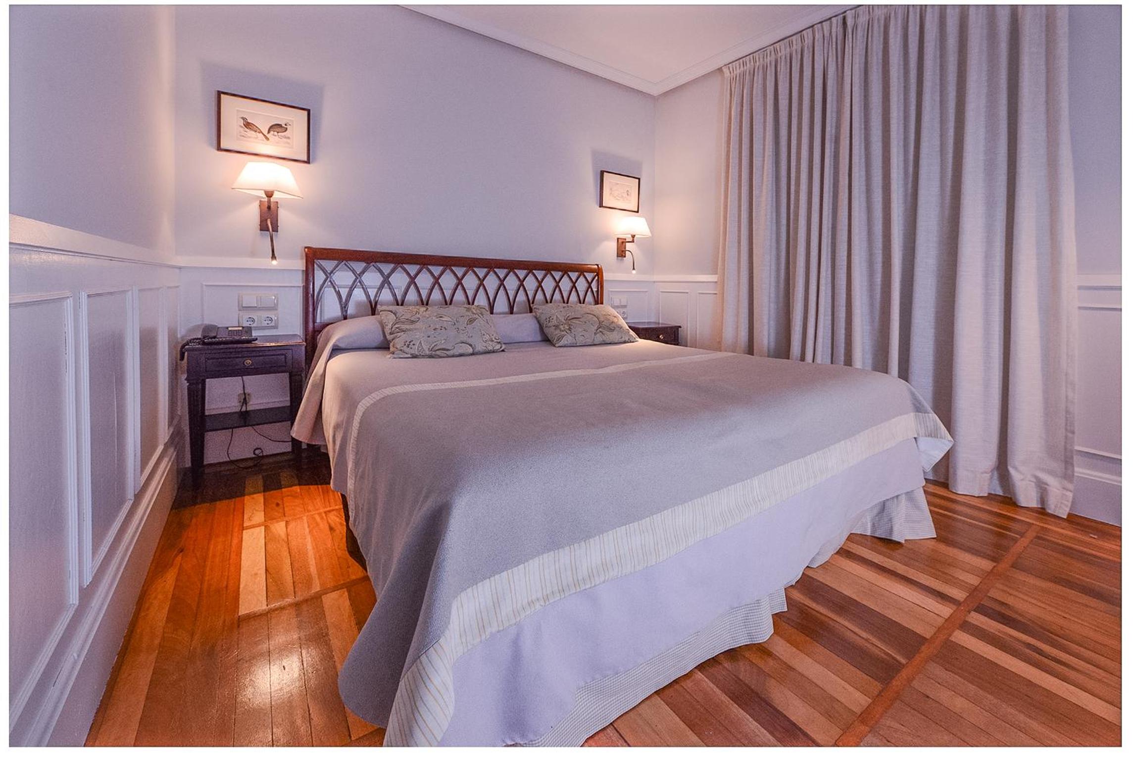 Double Room with Balcony - Photo 7