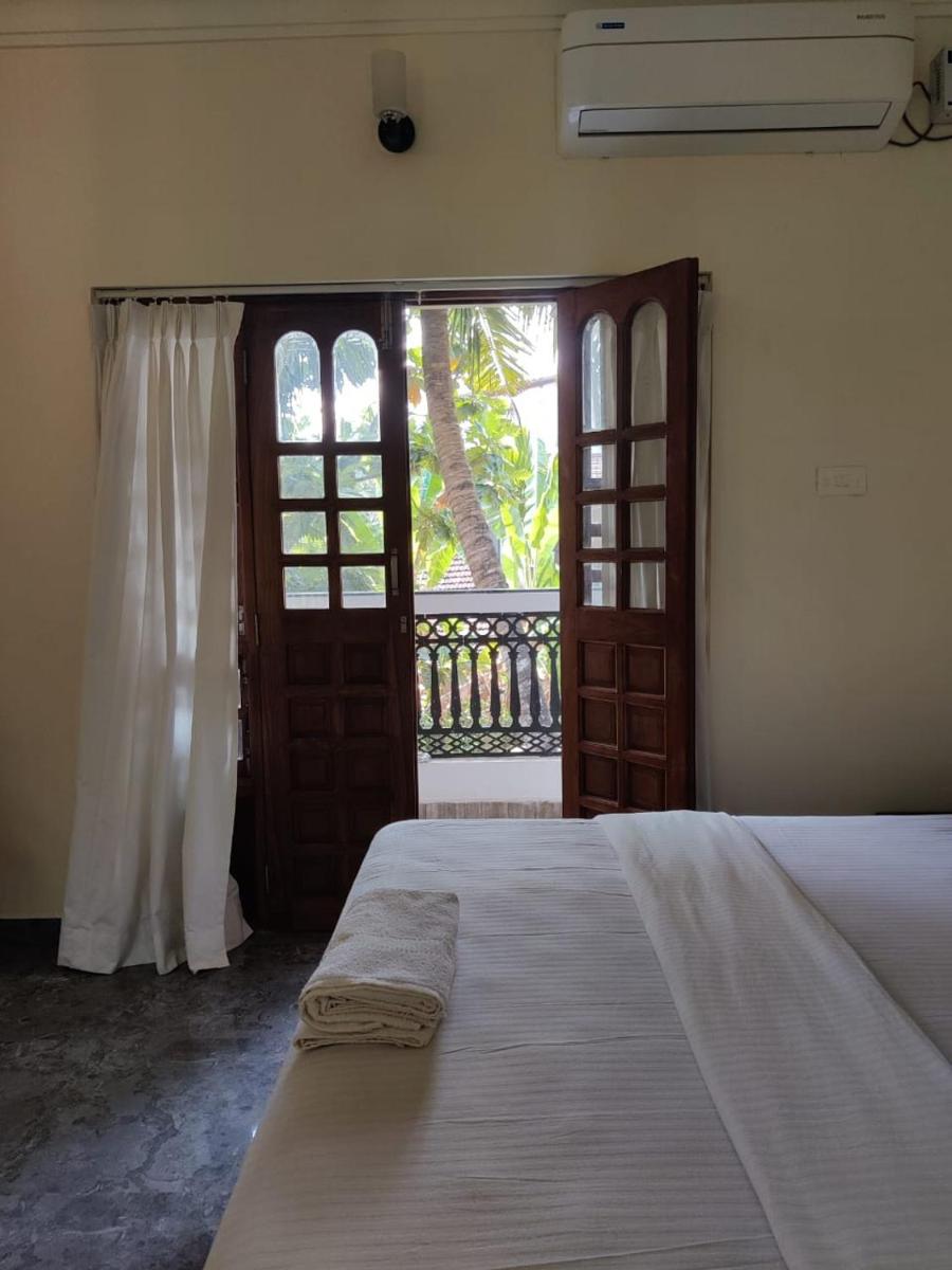 Deluxe Double Room with Balcony photo 3