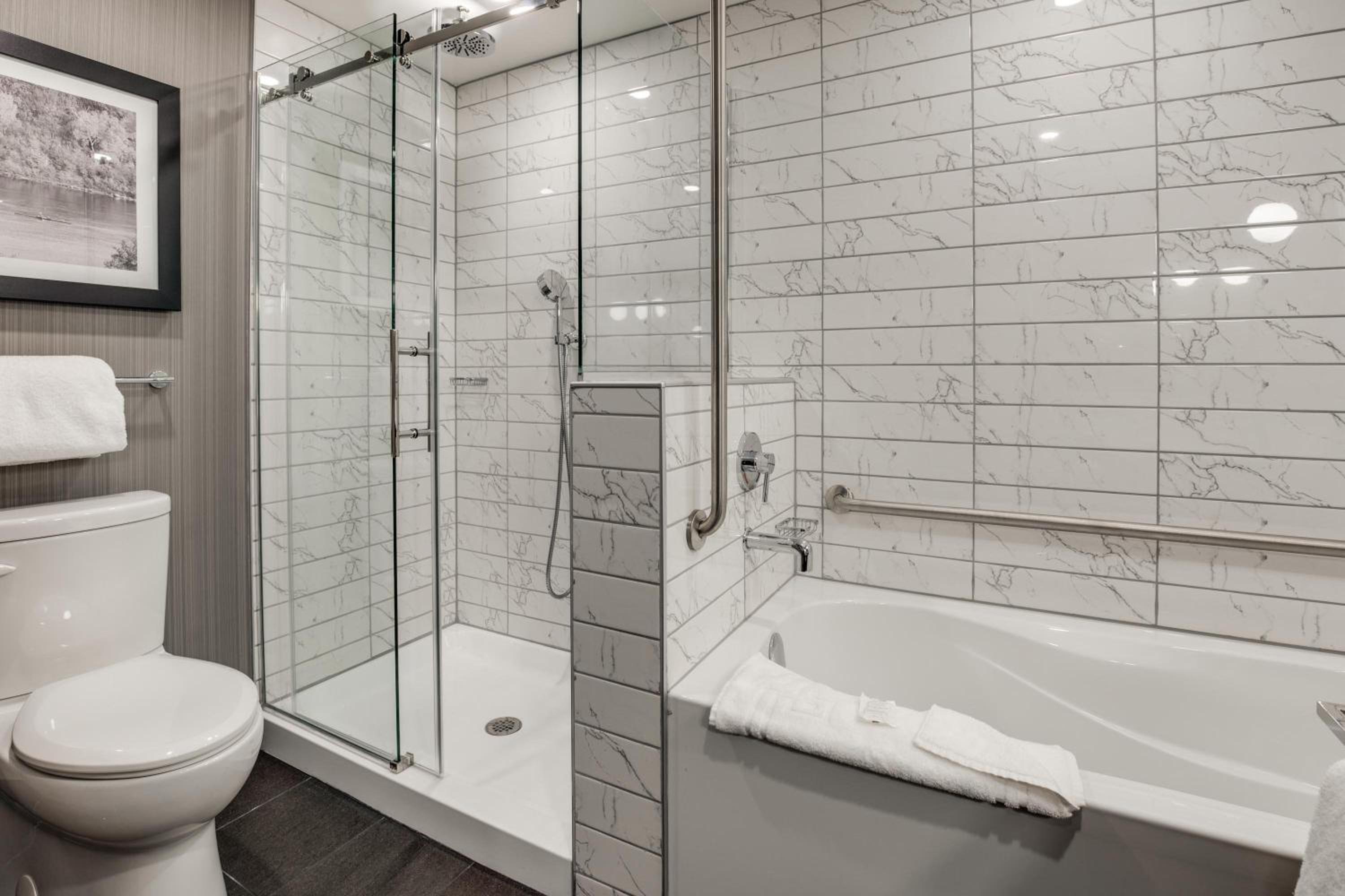 Standard Suite, 1 Queen Bed, Sofa Bed, Kitchenette - Photo 4