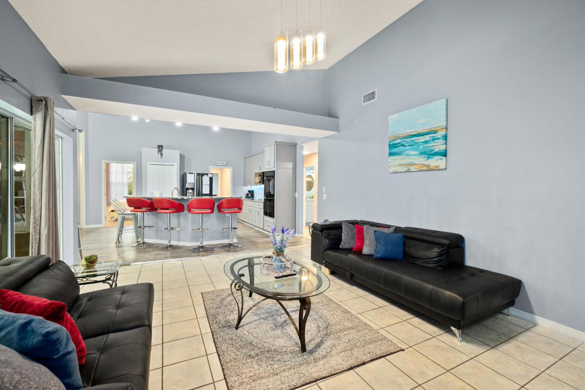 Five-Bedroom House photo 1