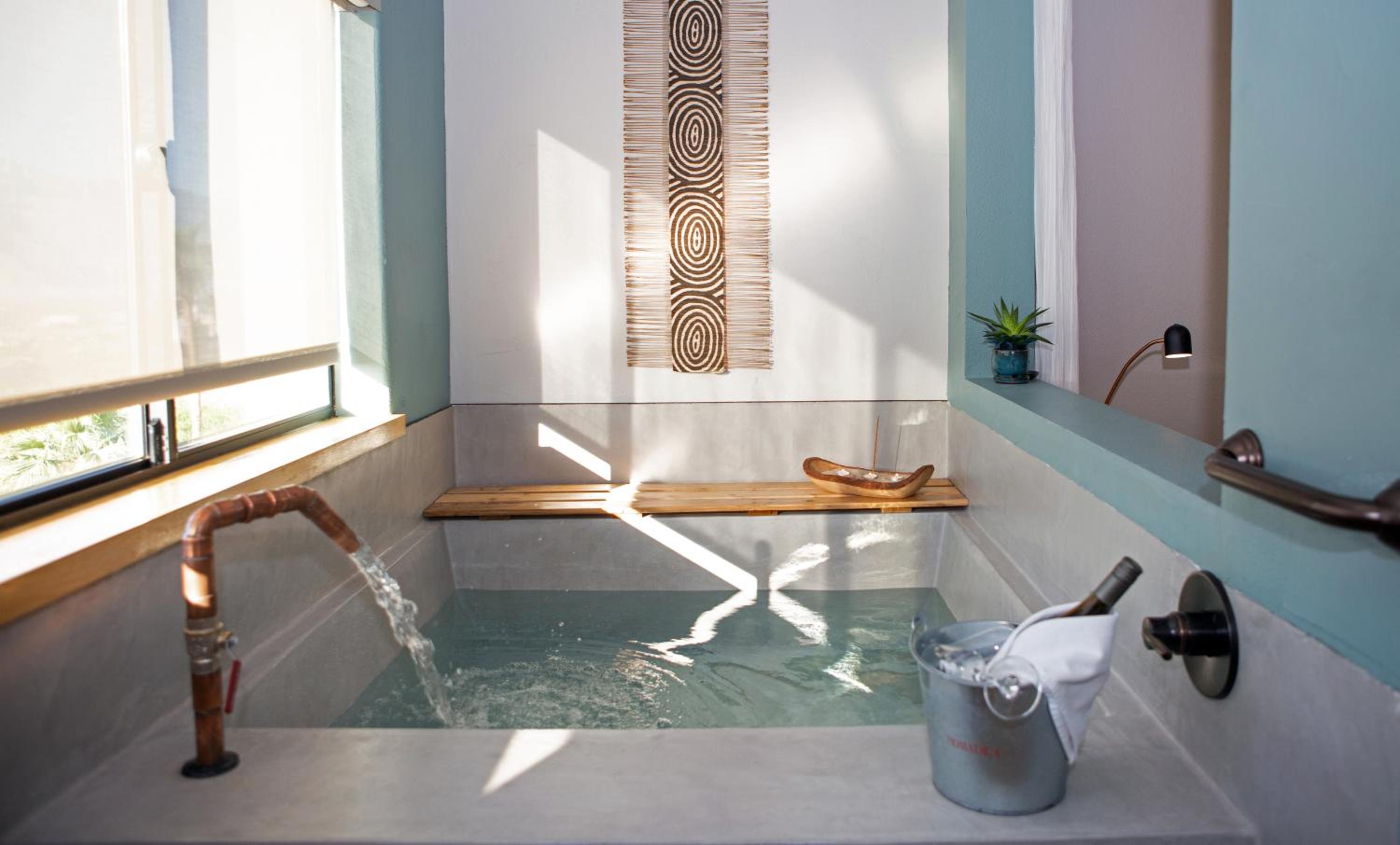 Spa Suite, Mountain View, 1st Flr King - Photo 3