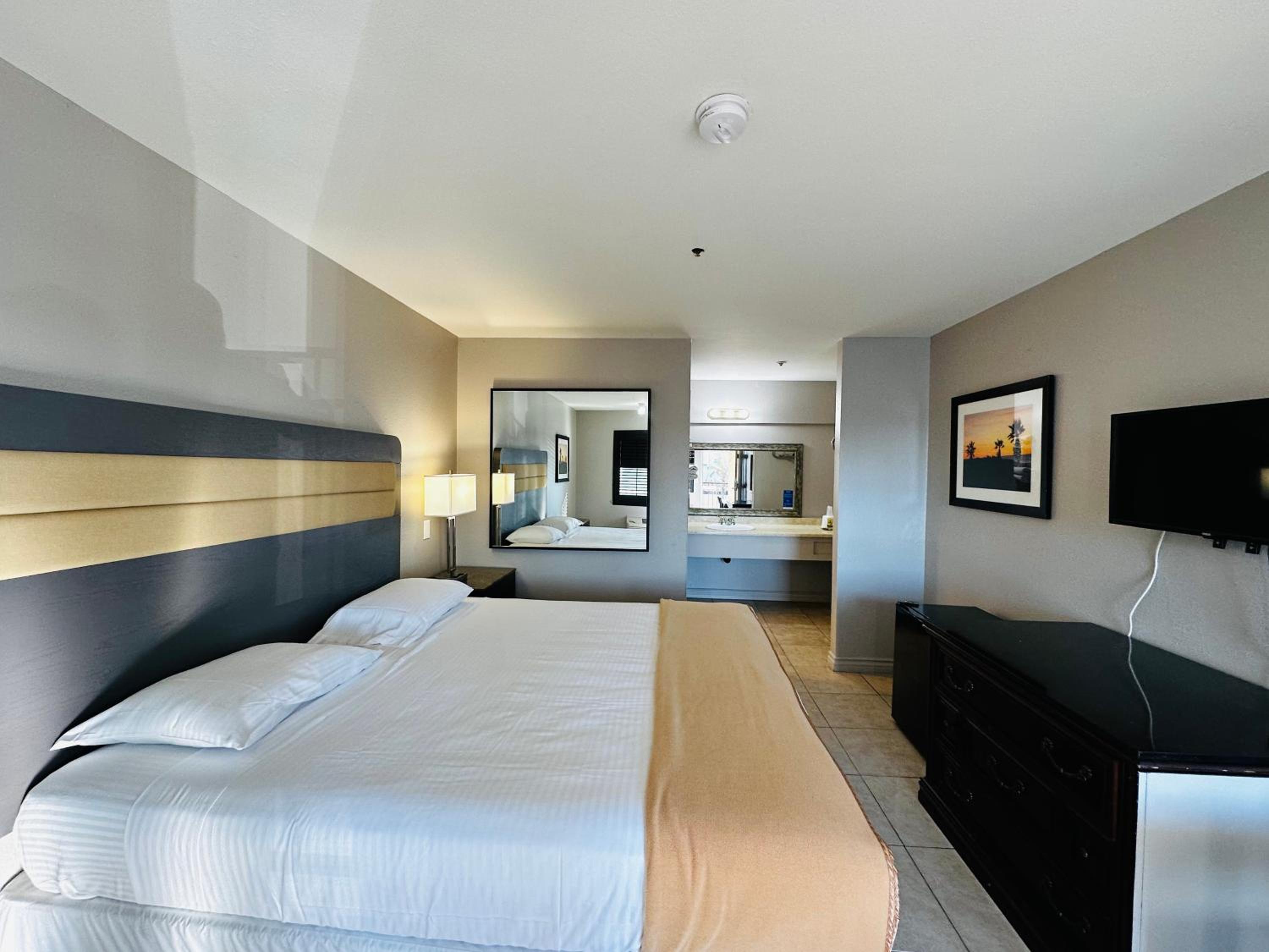 Standard King Room - Photo 1