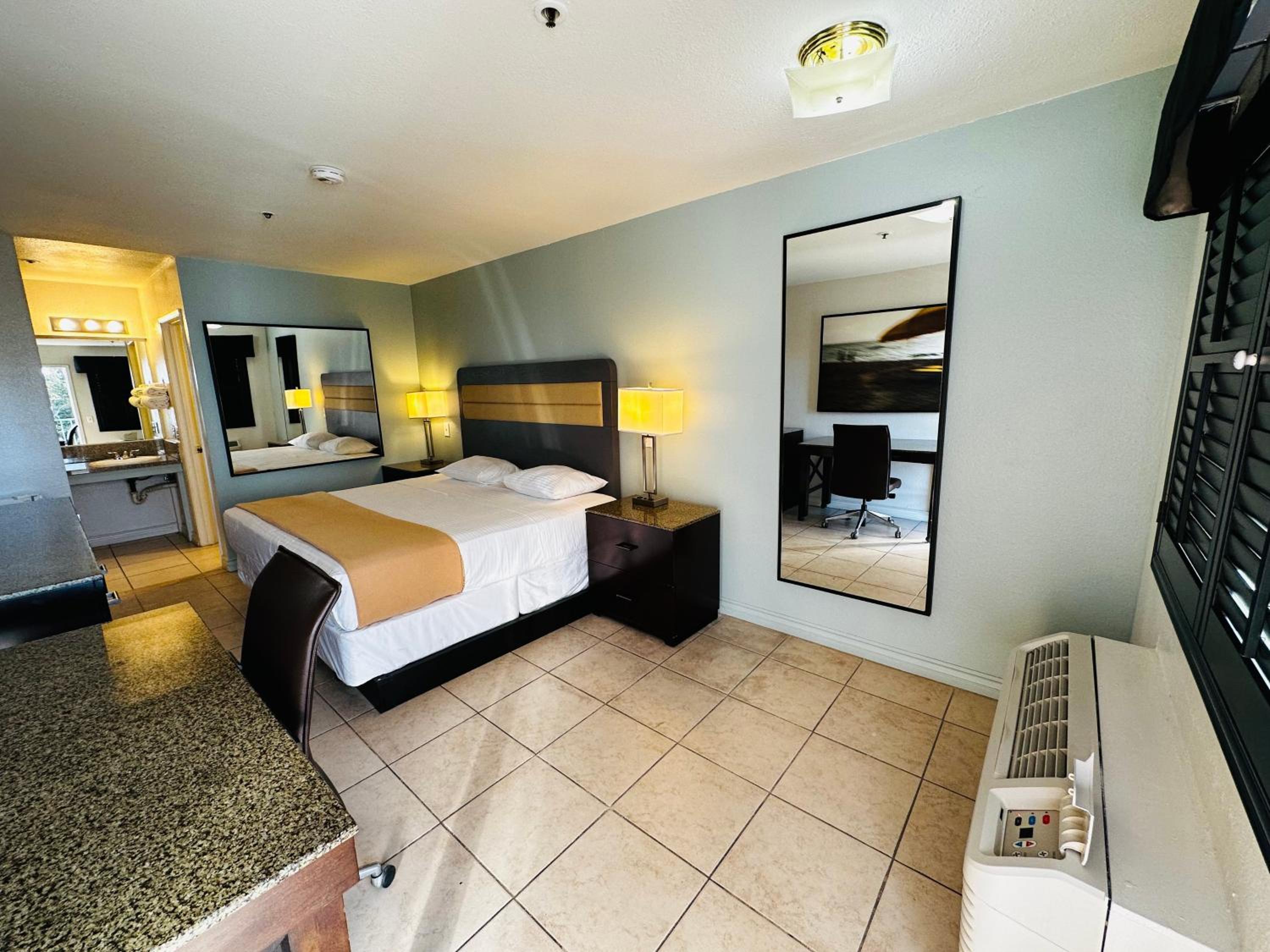 Standard King Room - Photo 6