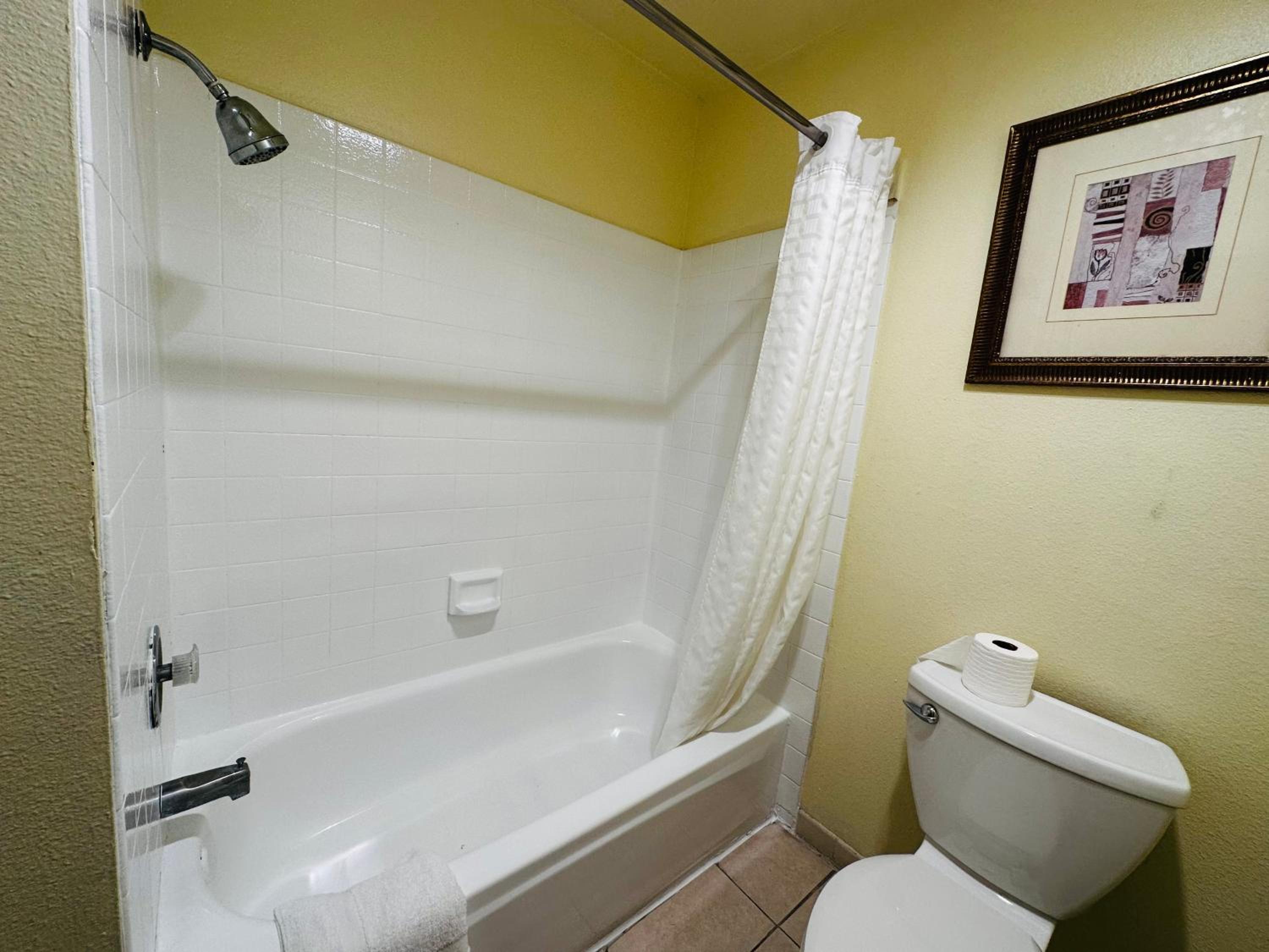 Standard King Room - Photo 7