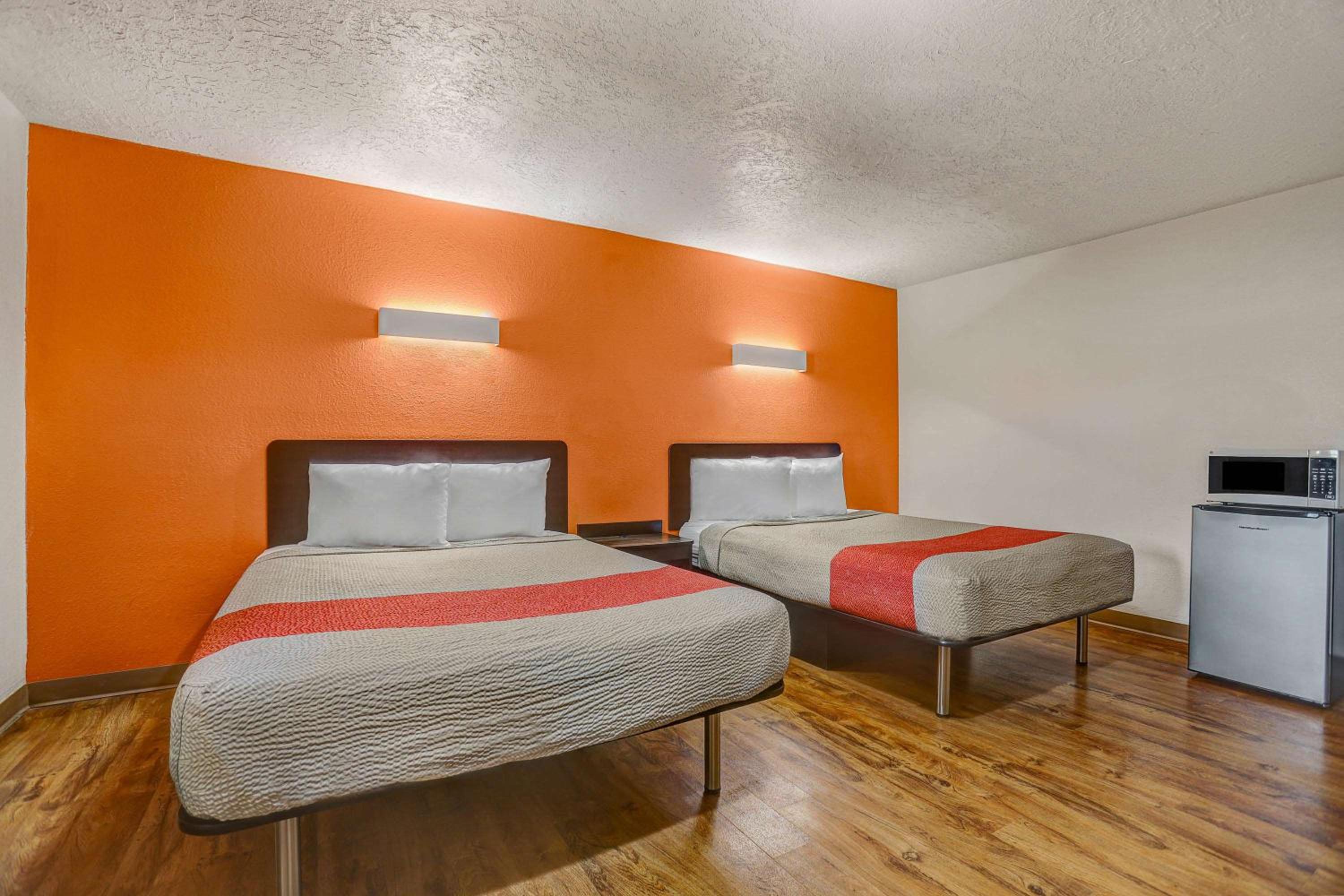 Queen Room with Two Queen Beds - Non-Smoking - Photo 1