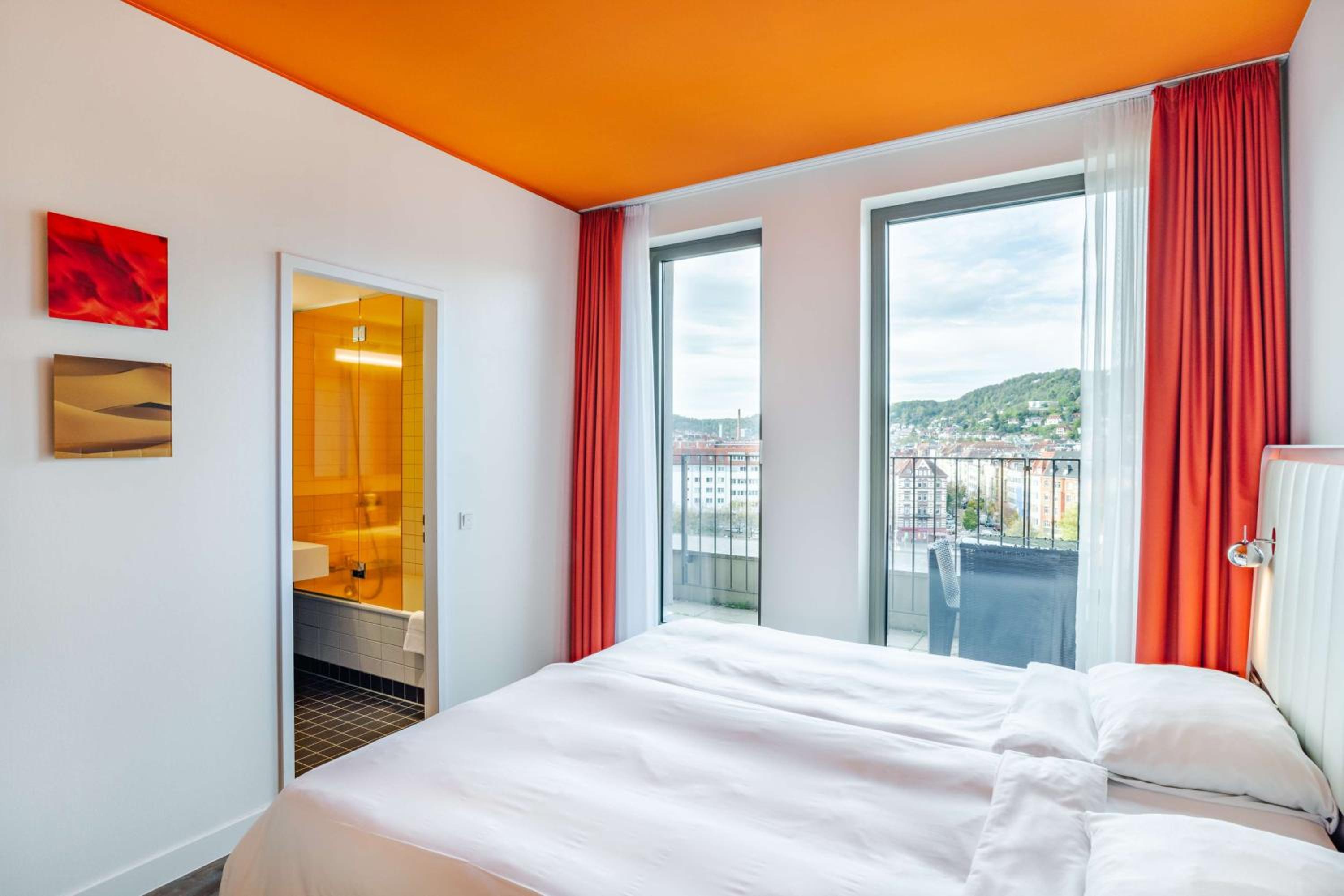Superior Room with Balcony - Photo 5
