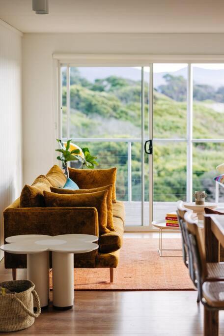 Three-Bedroom House photo 3