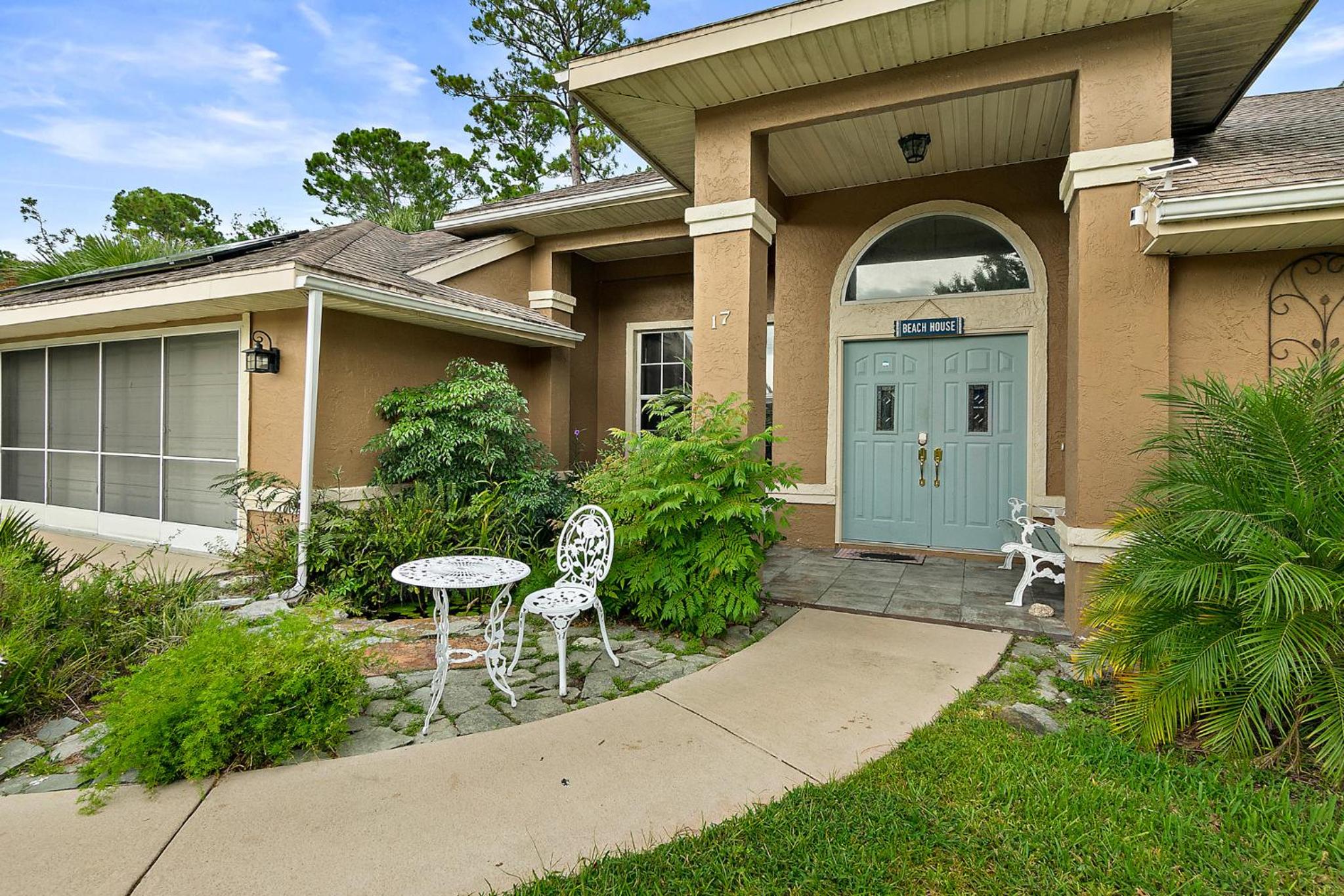 Five-Bedroom House photo 2