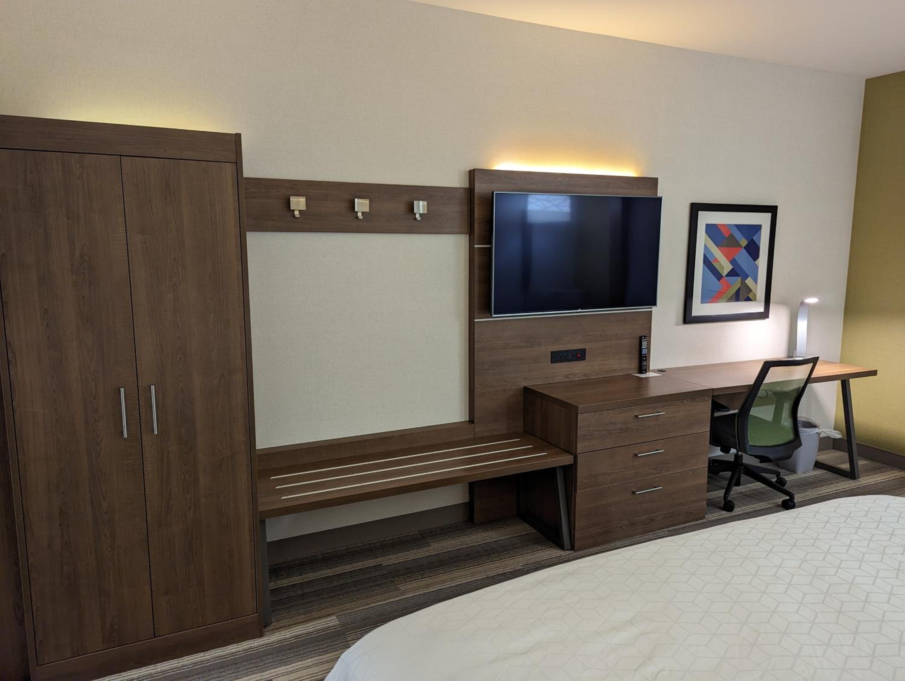 King Room - Mobility Access Tub - Non-Smoking