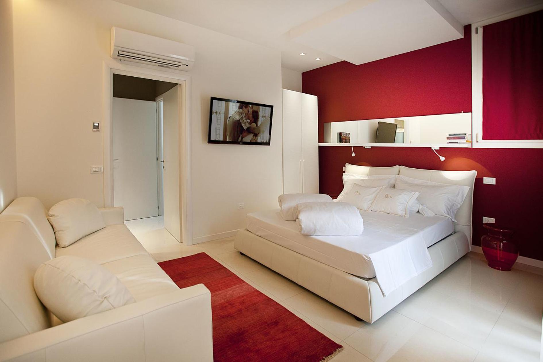 Superior Studio with Balcony - Photo 8